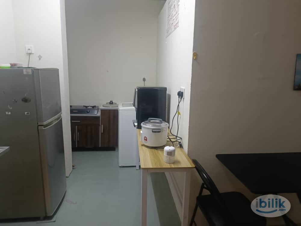 Master Room at Sri Saujana Apartment, Georgetown - Image 3