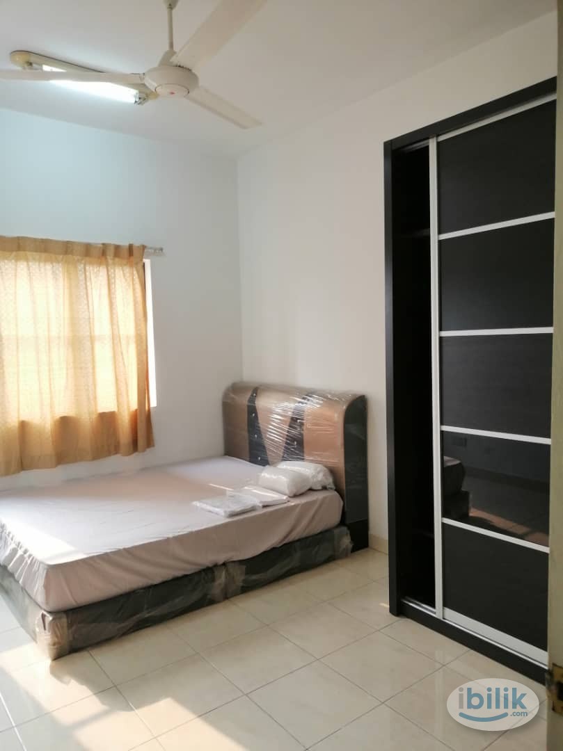 Available master bedroom at Pelangi utama - Image 1