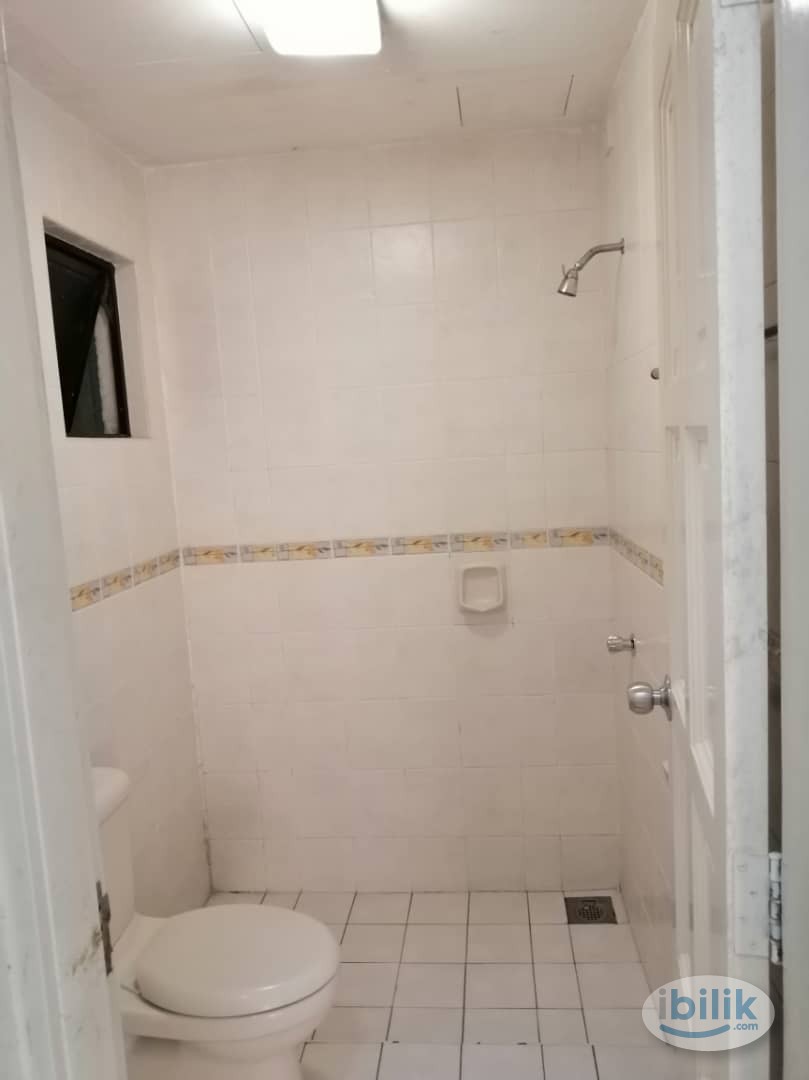 Available master bedroom at Pelangi utama - Image 2