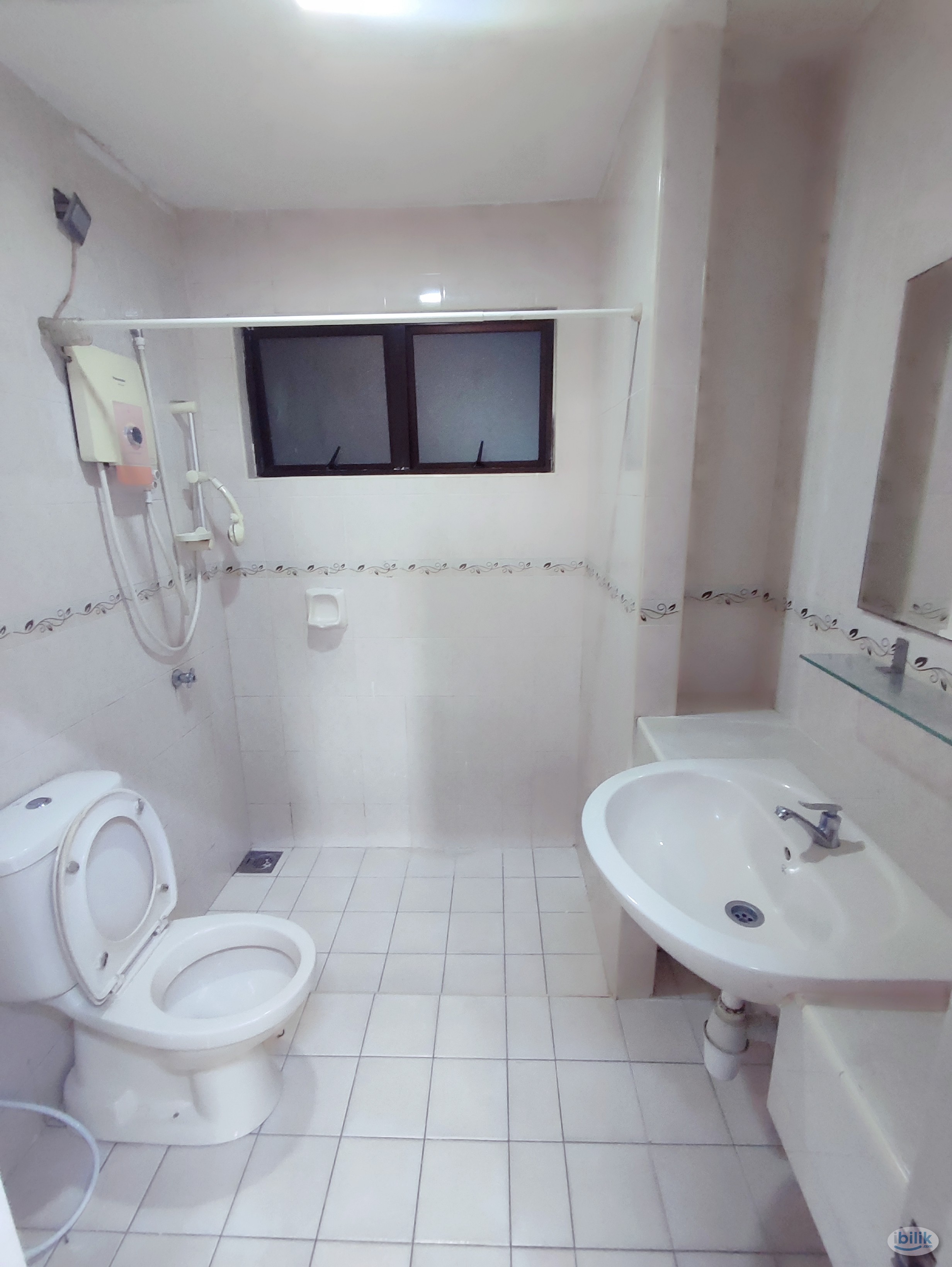 Single room available in pelangi utama condominium - Image 1