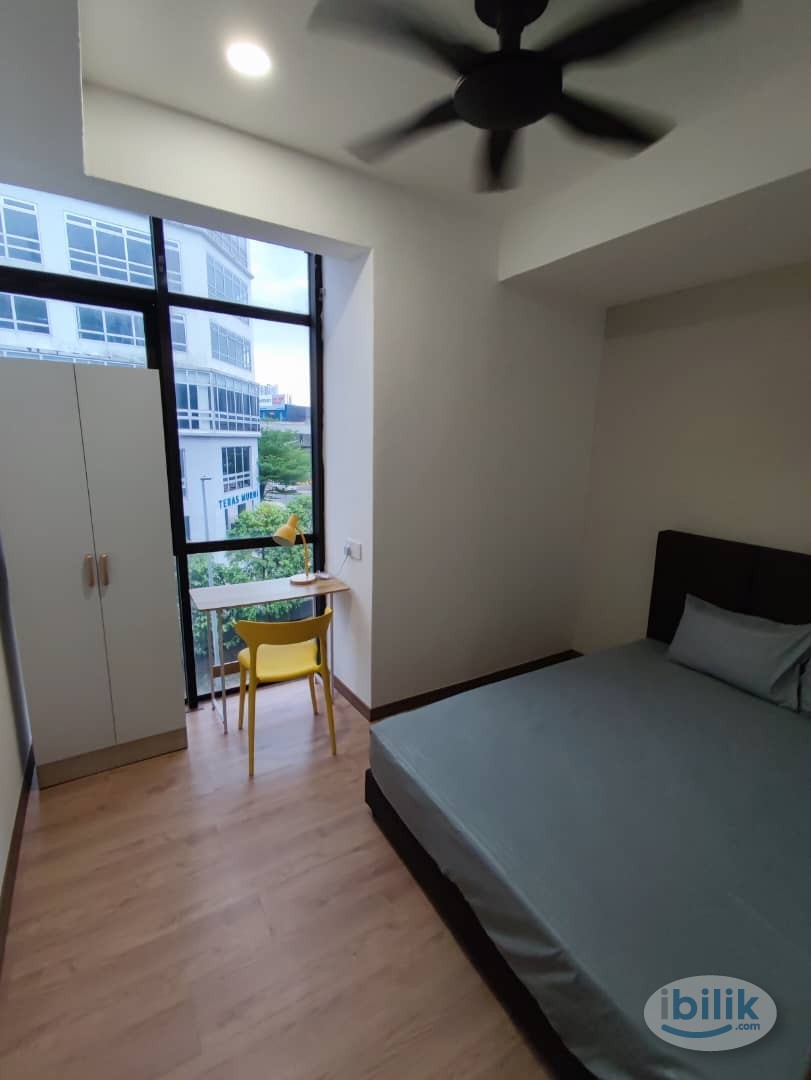 [Kentonmen] Queen Bedroom with Window 🖼 Available Master Room with Private Bathroom 🚽 in Jalan Ipoh, KL Near Sentul and  - Image 2