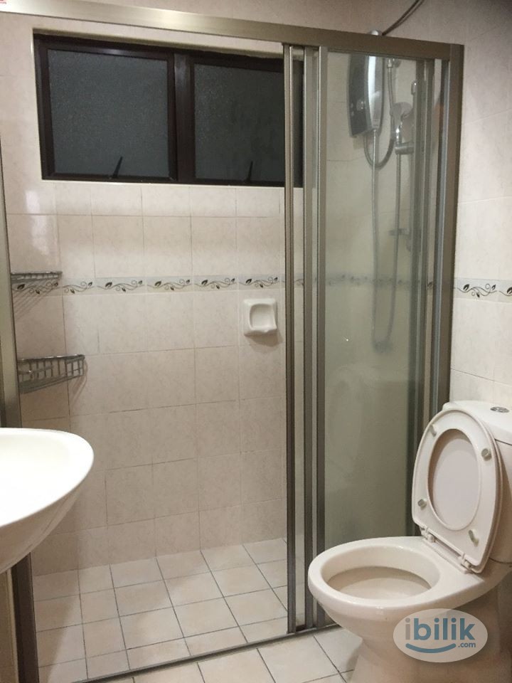 Female middle room at ken damansara - Image 1