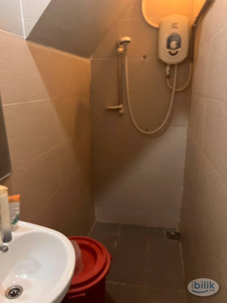 Middle Room at Section 17, Petaling Jaya - Image 3