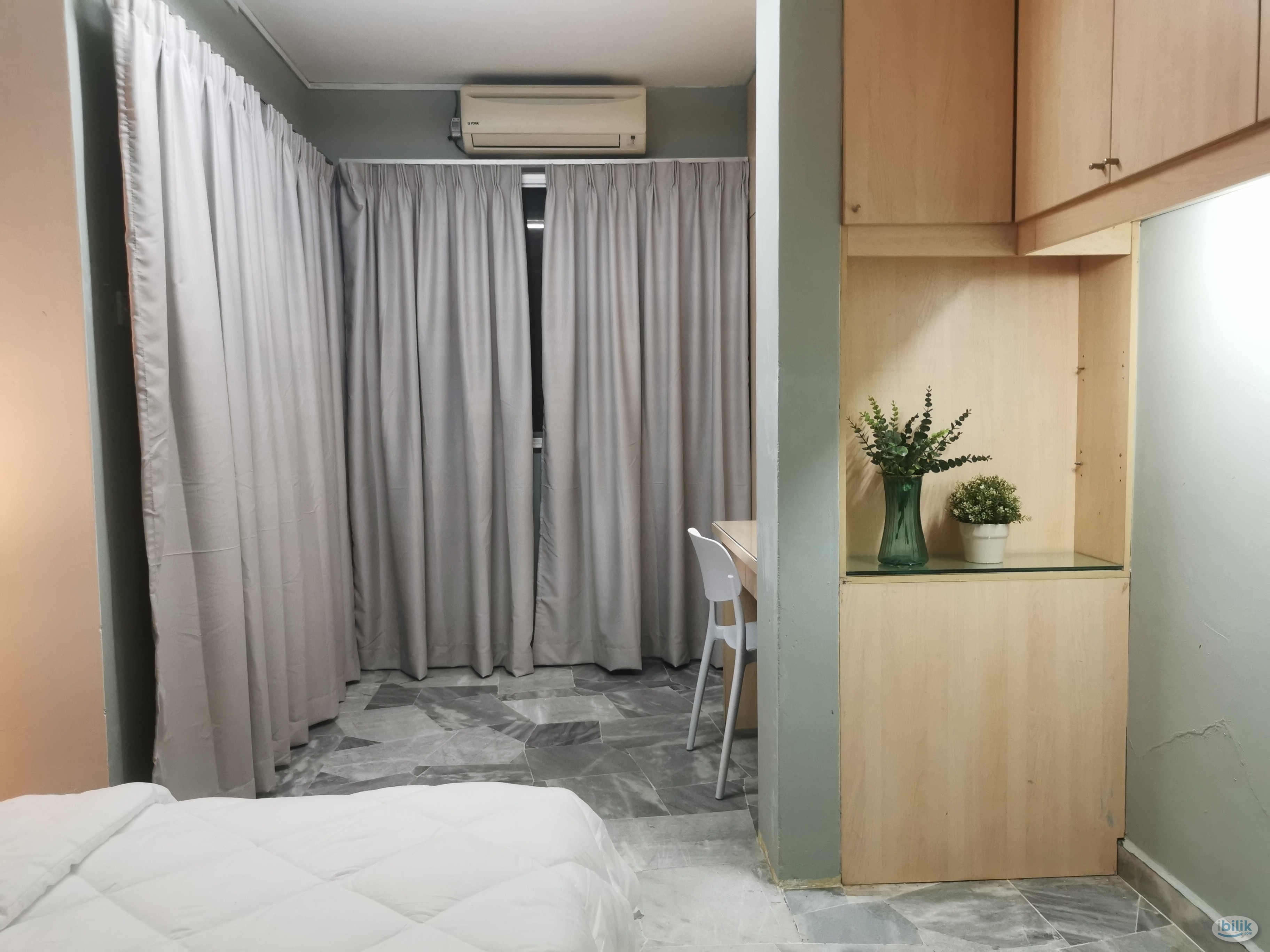 [Female Unit] Single Medium Room @ Bandar Kinrara 4, Puchong - Image 1