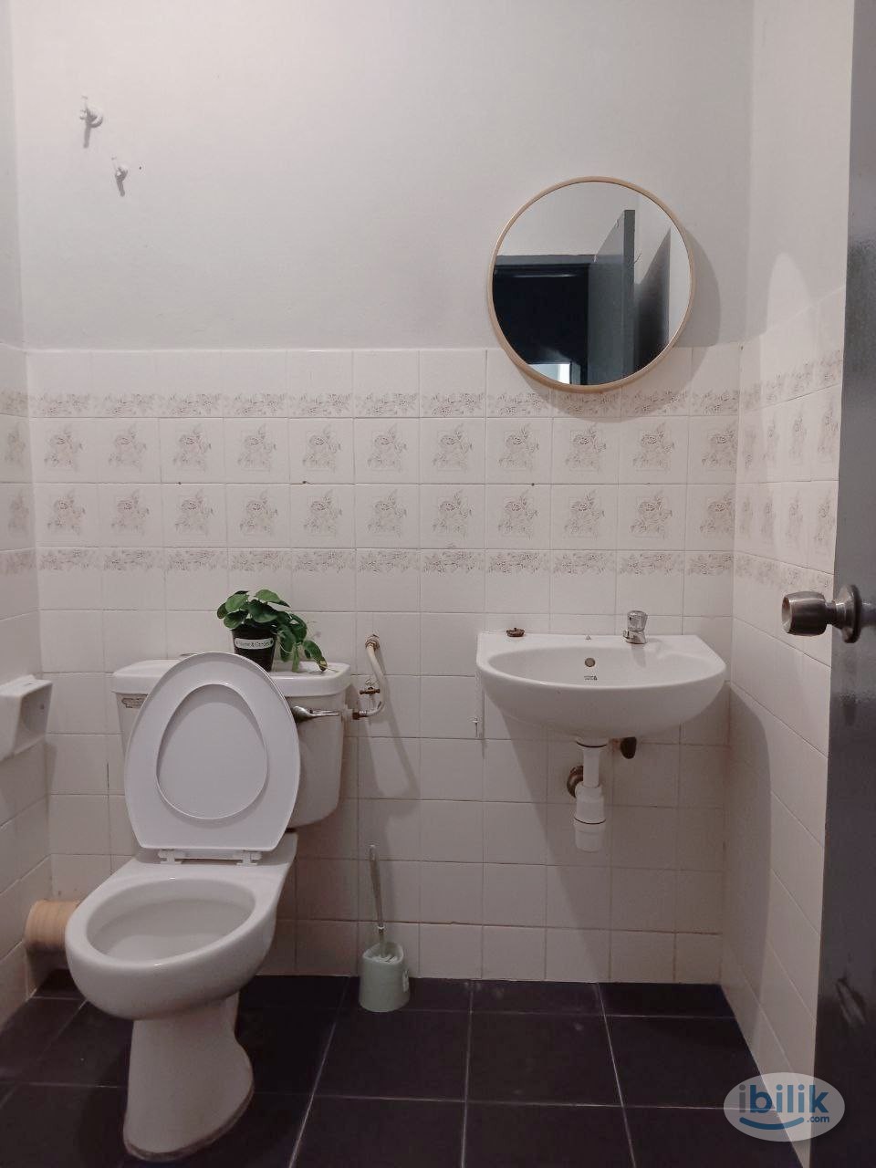 [Female Unit] Single Medium Room @ Bandar Kinrara 4, Puchong - Image 5