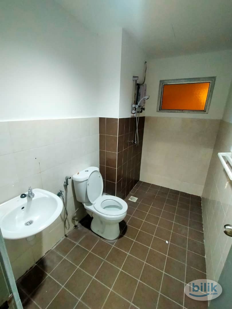 Middle Room at Suria Jelatek Residence, Ampang Hilir - Image 2