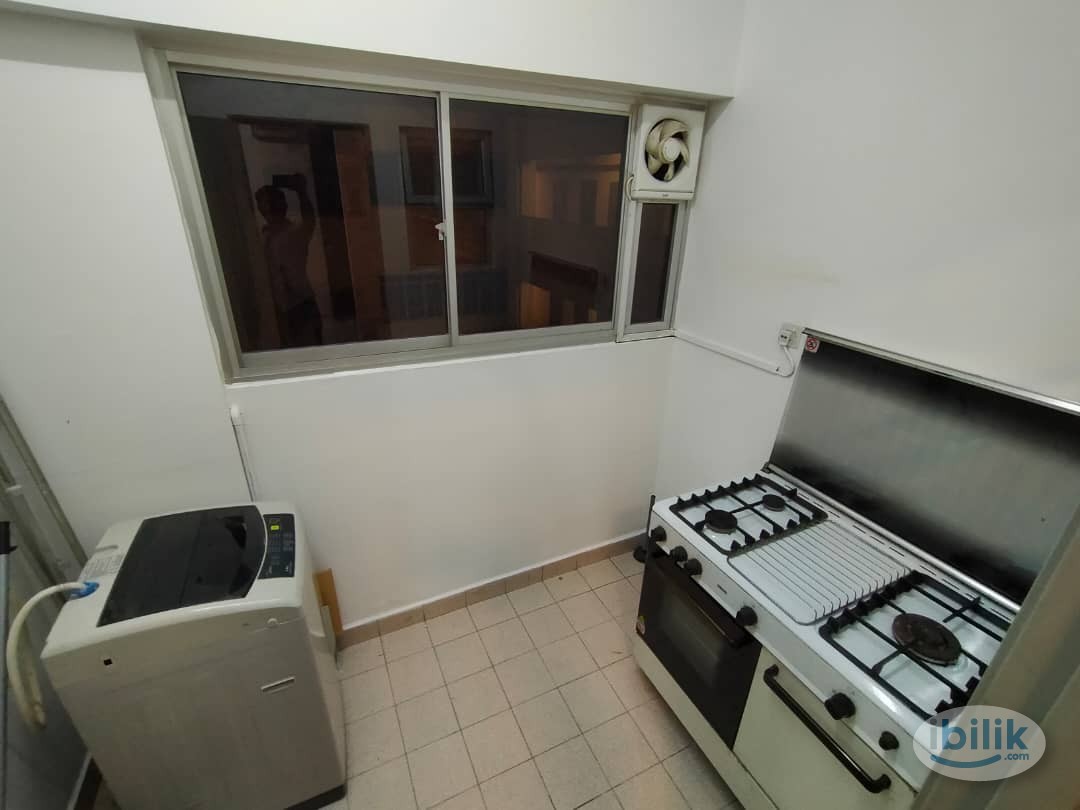 Middle Room at Suria Jelatek Residence, Ampang Hilir - Image 3