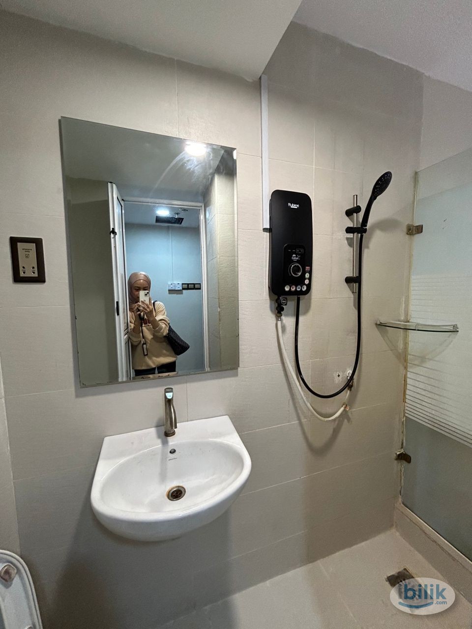 Master Room Walking Distance to LRT Masjid Jamek - Image 2