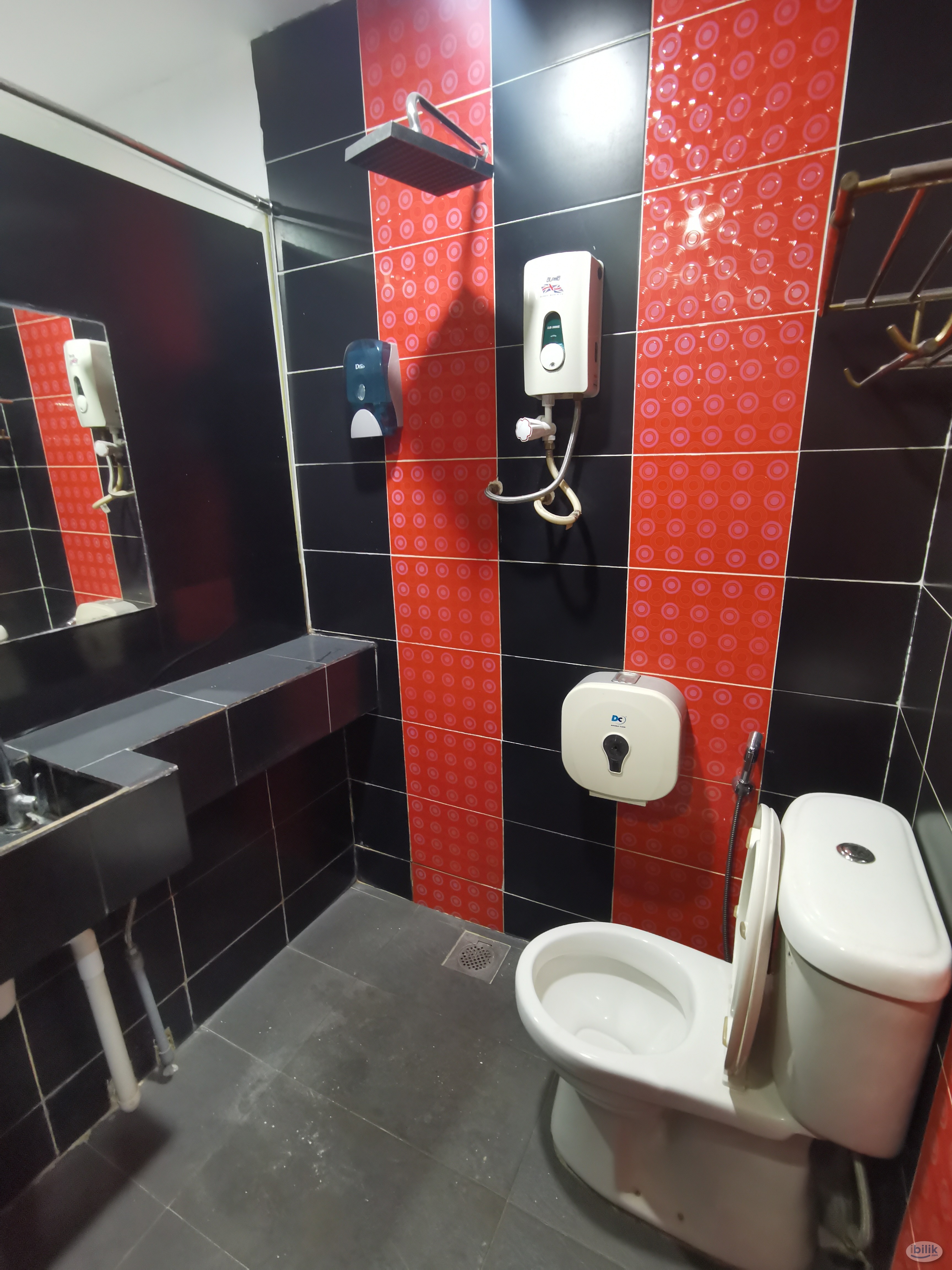 Walking to LRT Kelana Jaya, Master Room , Attached bathroom @ Holmes Hotel, Ah Hua Bak Kut Teh, St. Ignatius Catholic Ch - Image 3