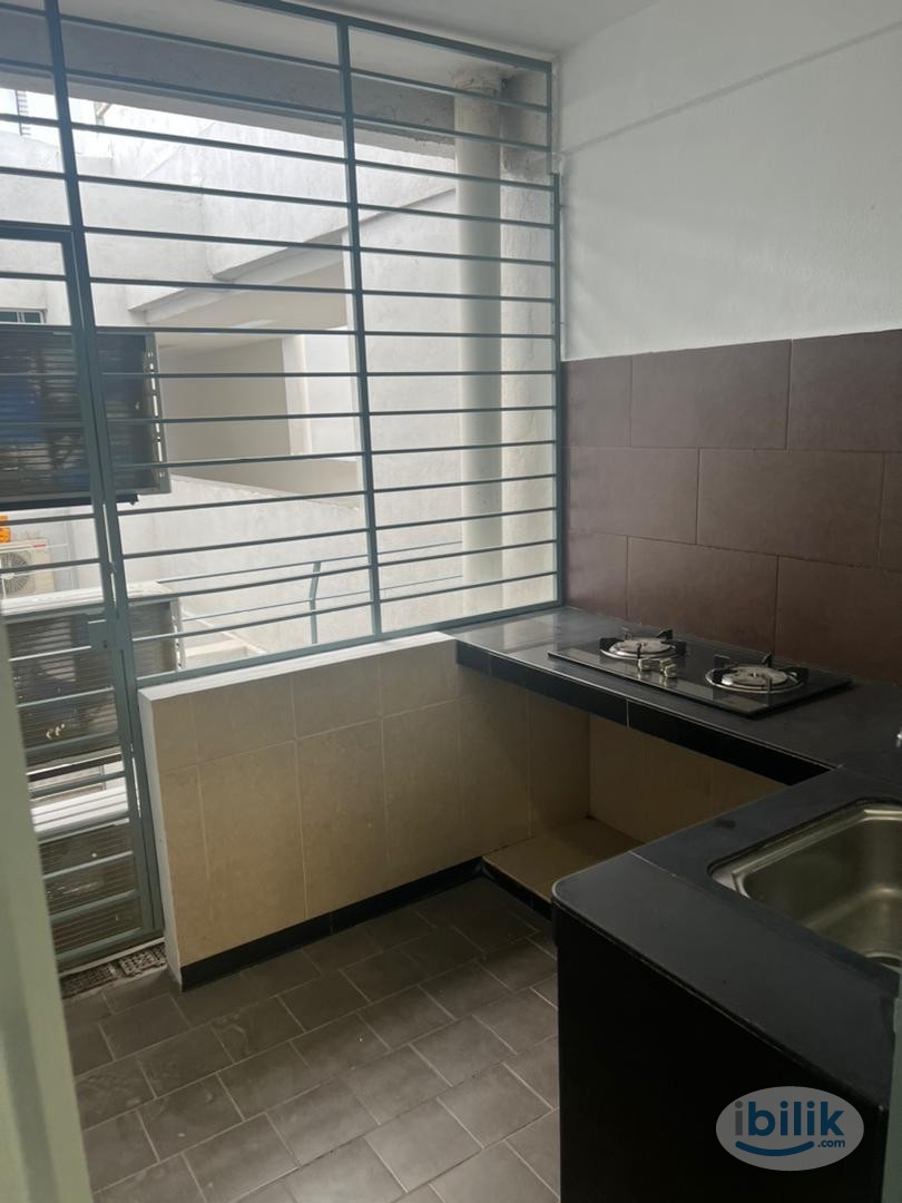 small room for rent near MRT Kepong Baru - Image 2