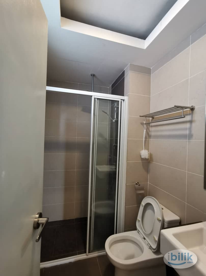🏠🏘️⭐🏘️[Big space + 🪟 Window Room] 🏠⭐🏠Middle Room at Glomac Centro, Bandar Utama⭐🏠 - Image 1