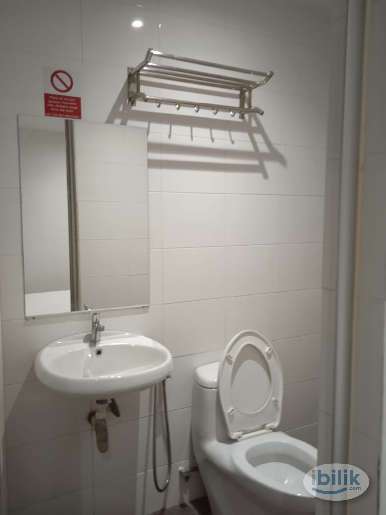 Walk 3 Min to Atria Mall, Master Room @ Damansara Jaya, Petaling Jaya, Damansara Inn SS22, Nobel International School, S - Image 3