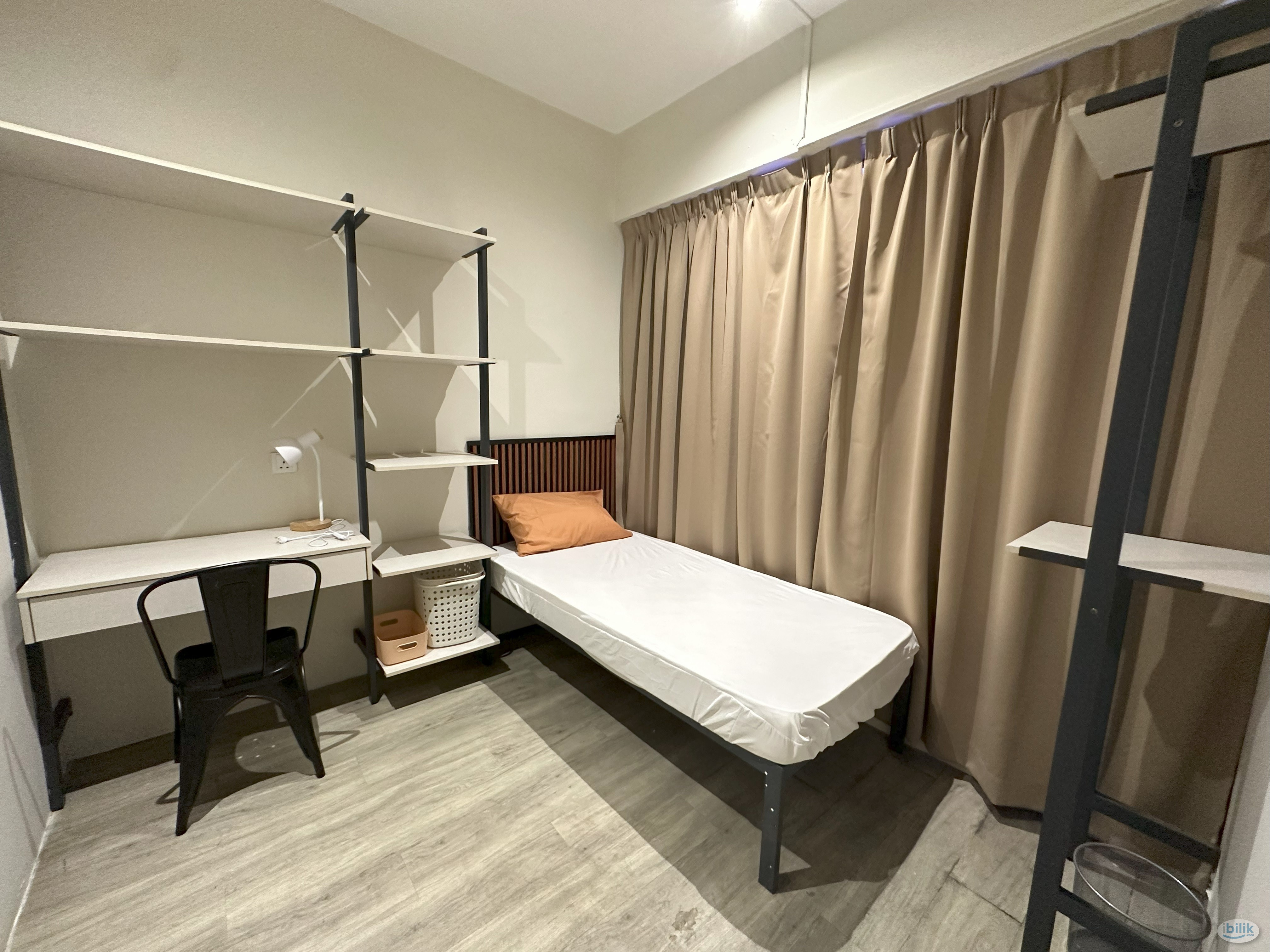 Walk 3 minutes to Main Place Mall USJ, 10 Minutes to LRT USJ21, JL Co-Living Master Room at USJ21 , Subang Jaya, Jalan A - Image 1