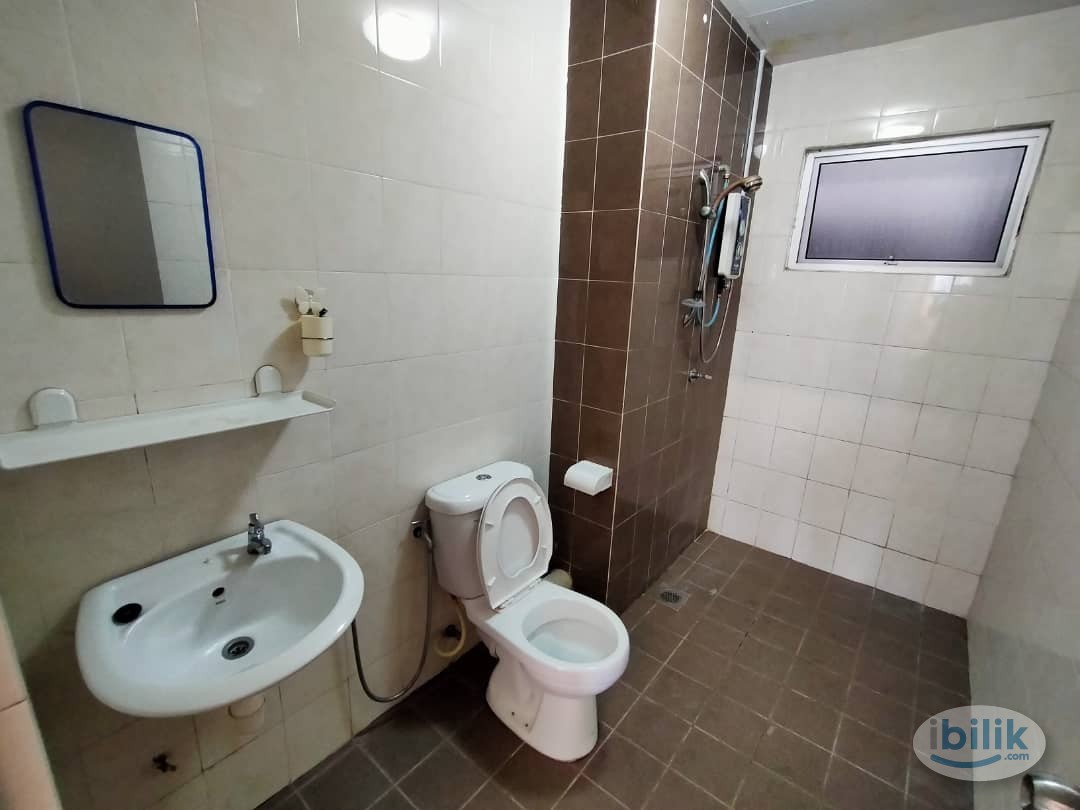 Middle Room at Suria Jelatek Residence, Ampang Hilir - Image 4