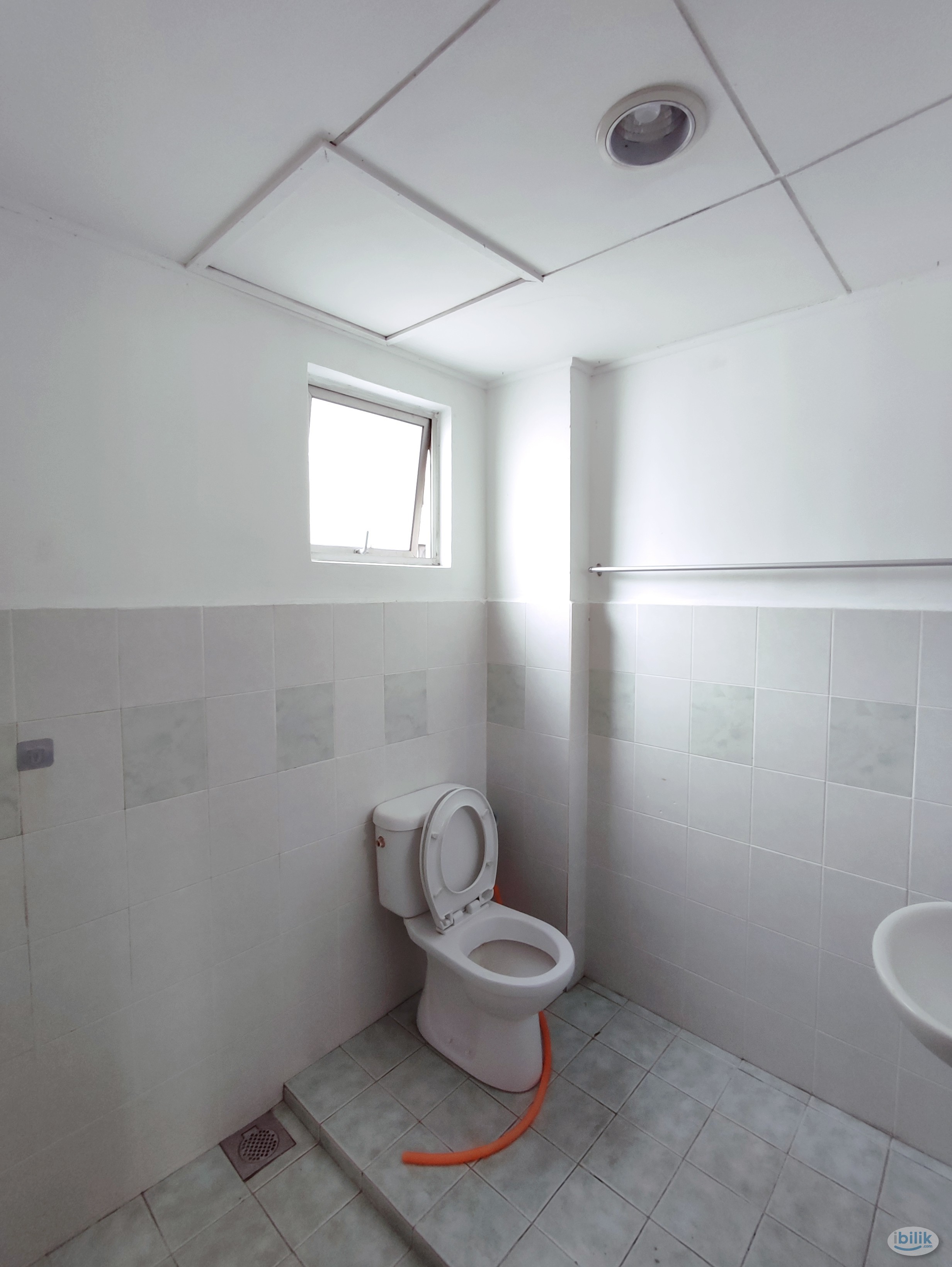Looking for tenant female working at ken Damansara - Image 4