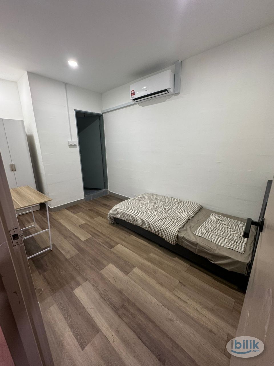 [Star Town Inn] Available Master Room with Private Bathroom 🚽 at Bukit Bintang, KL City Centre near Berjaya Times Square - Image 1