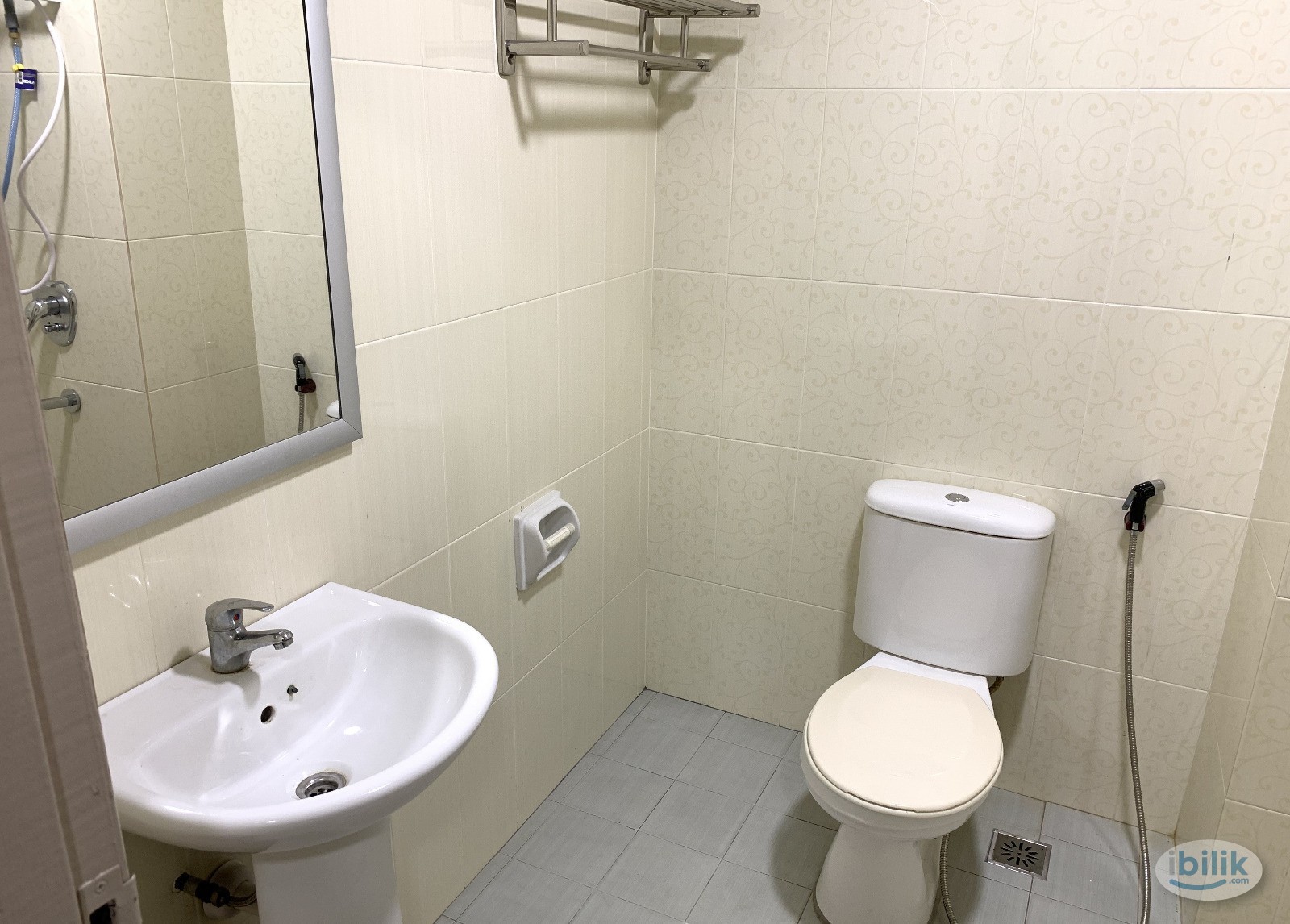 [Star Town Inn] Available Master Room with Private Bathroom 🚽 at Bukit Bintang, KL City Centre near Berjaya Times Square - Image 4