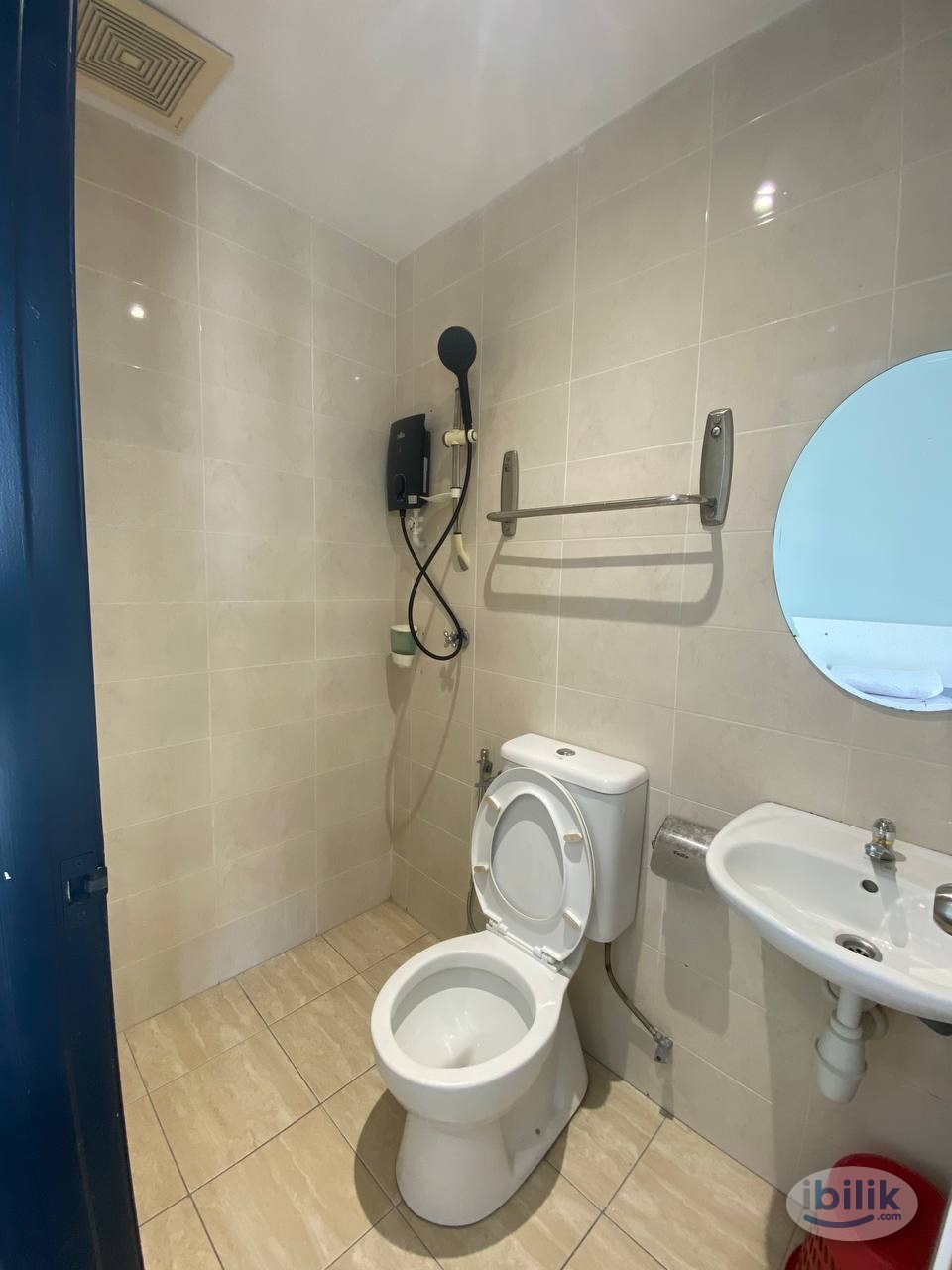 [Hulo Boutique] LOoking for a Room with Private Bathroom ❓🚽 Available King Room in Bukit Bintang / Low Yat Plaza / KL Ci - Image 4