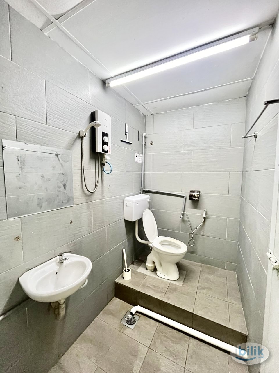 5mins walk to Inti College 🎓 / SS15 LRT nearby 🚶‍♂️ Your comfy spot at iLIVE HOSTEL SS15 🏨 - Image 2