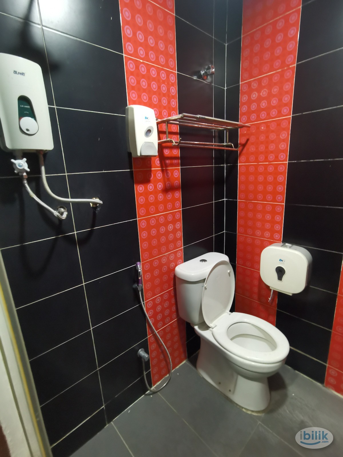 [Holmes] Available Master Room Fro Rent at Kelana Jaya Near The Paradigm / LRT Station 🚡 - Image 2
