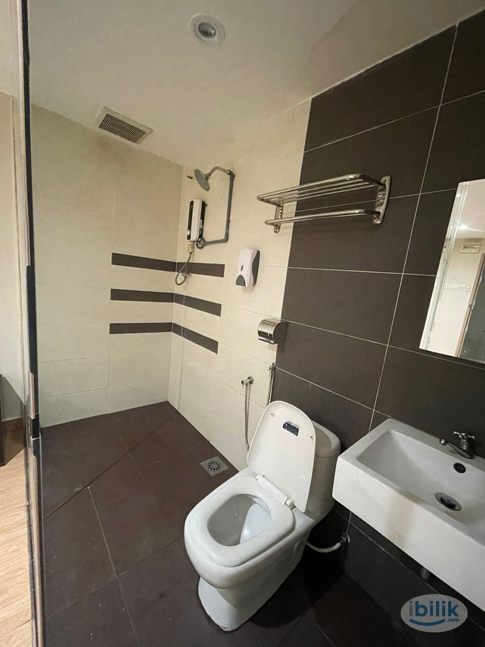 [Hot Balloon] Zero Deposit‼ Master Room at Bandar Bukit Raja, Klang with Private Bathroom 🚽 for Rent - Image 2