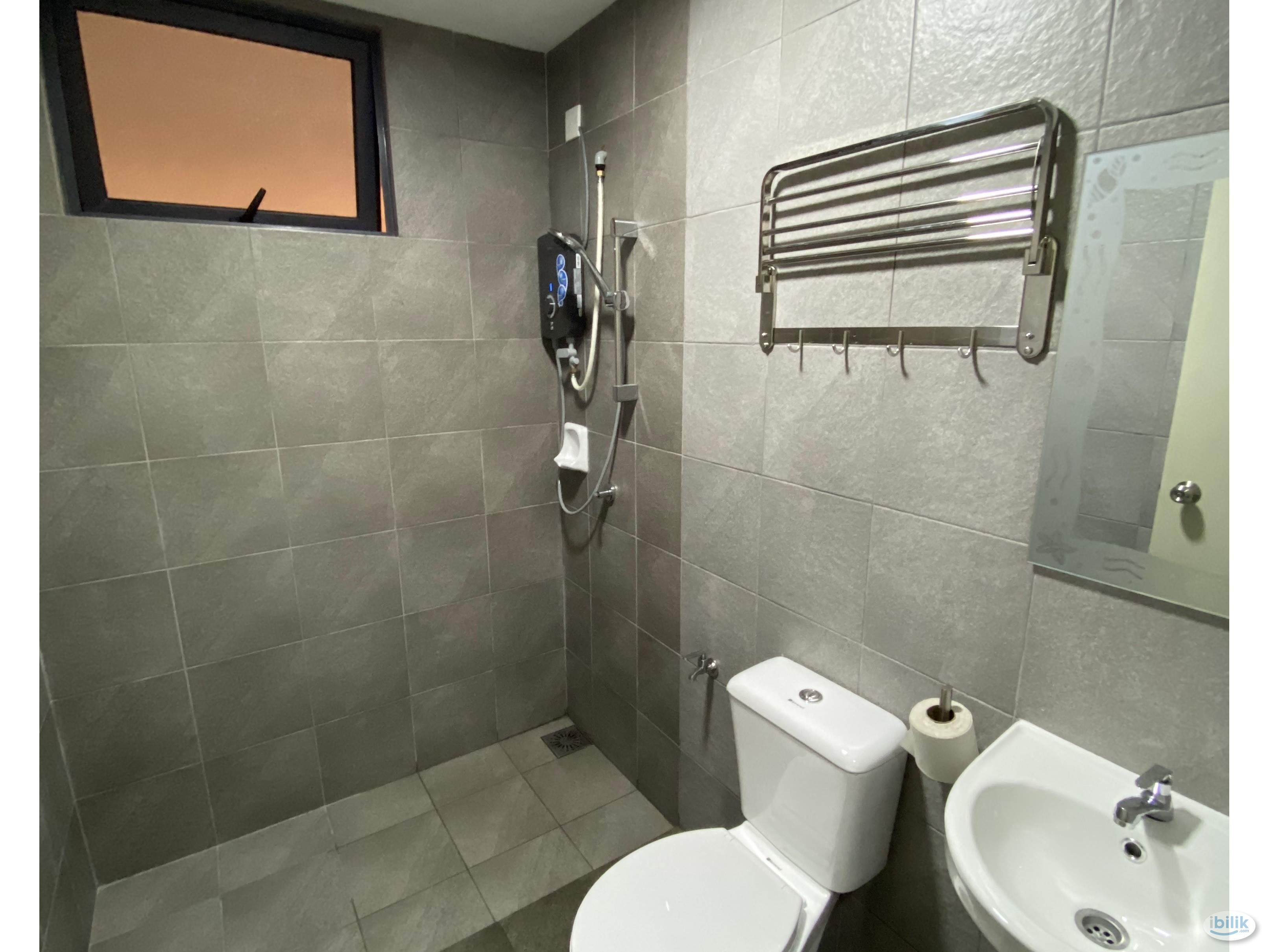 SENTUL Medium Room with Balcony @ Sentul 🌟 Near MRT, LRT, KTM to KLCC, Bukit Bintang, TRX; 10 Mins Drive to Damansara, K - Image 3