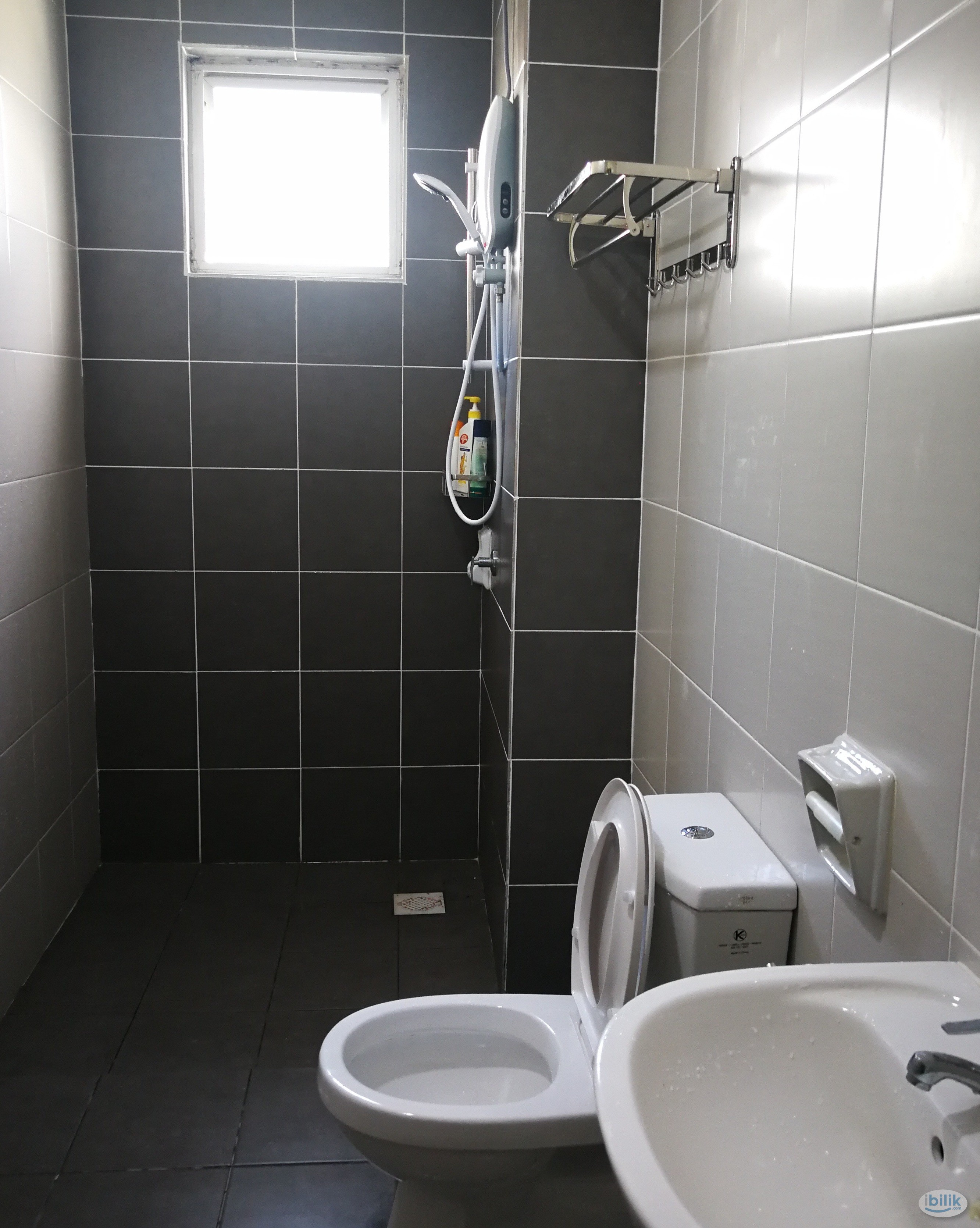 [Female only]Middle Room at BSP 21,Bandar Saujana Putra near Mahsa, KLIA, Rimbayu, Telok Panglima Garang, Jenjarom, Kota - Image 1