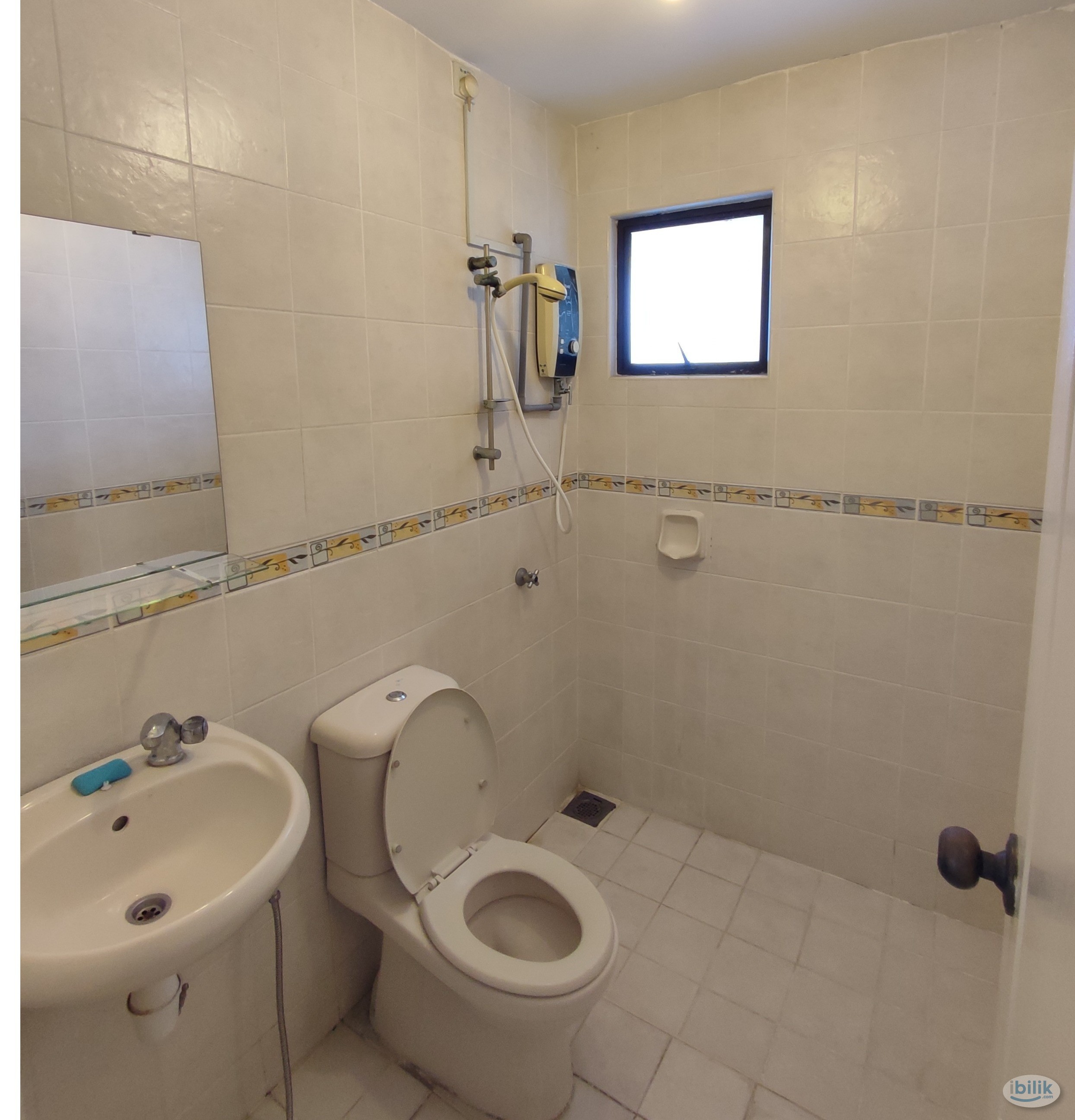 Female single room at Pelangi Utama condominium - Image 3