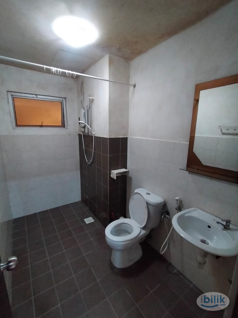 [All included] Middle Room with Balcony at Suria Jelatek Residence, Ampang Hilir 5 minutes to LRT Jelatek KLCC Ampang - Image 3