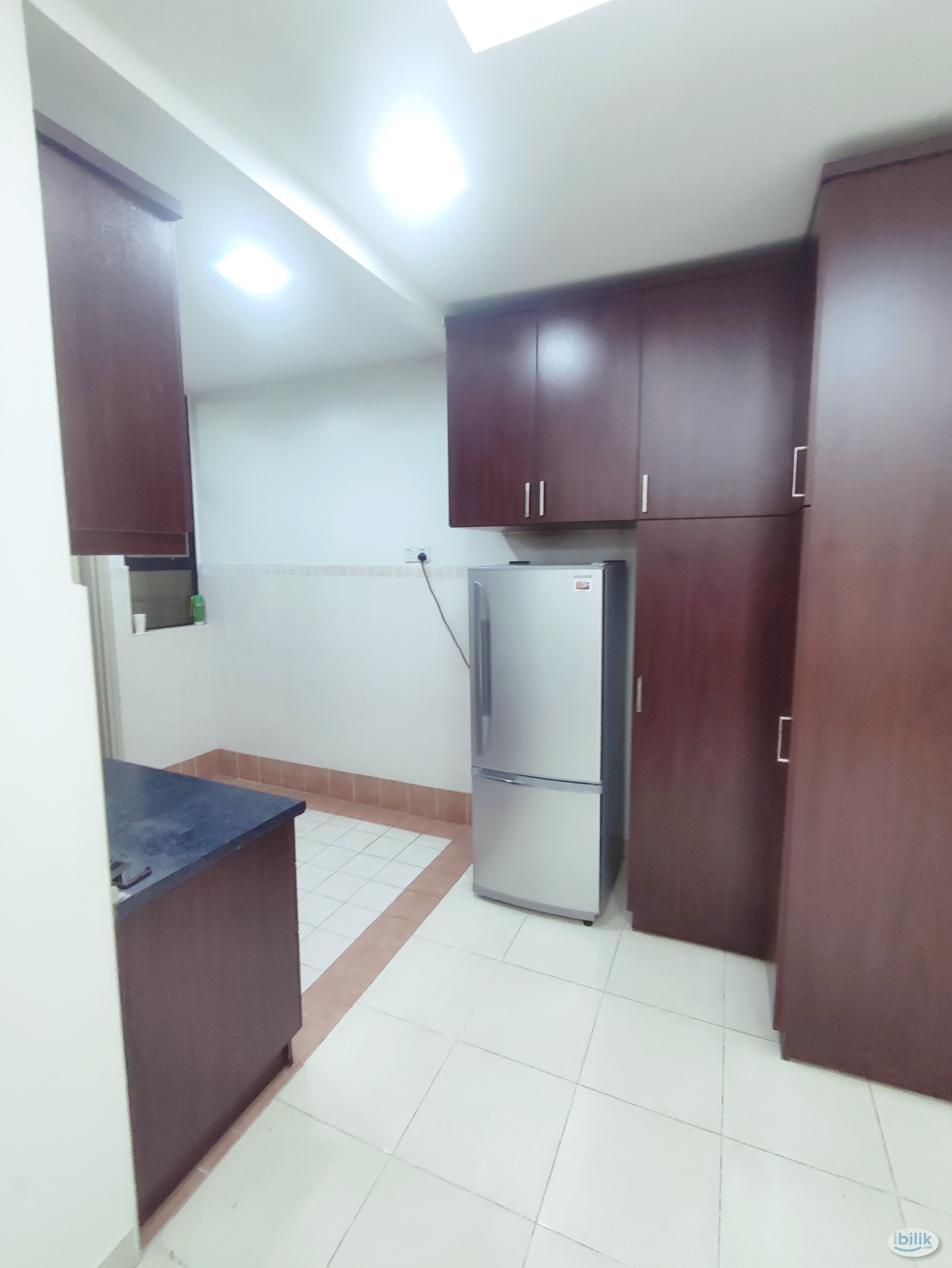 Open gender middle room at Pelangi Utama condominium - Image 4