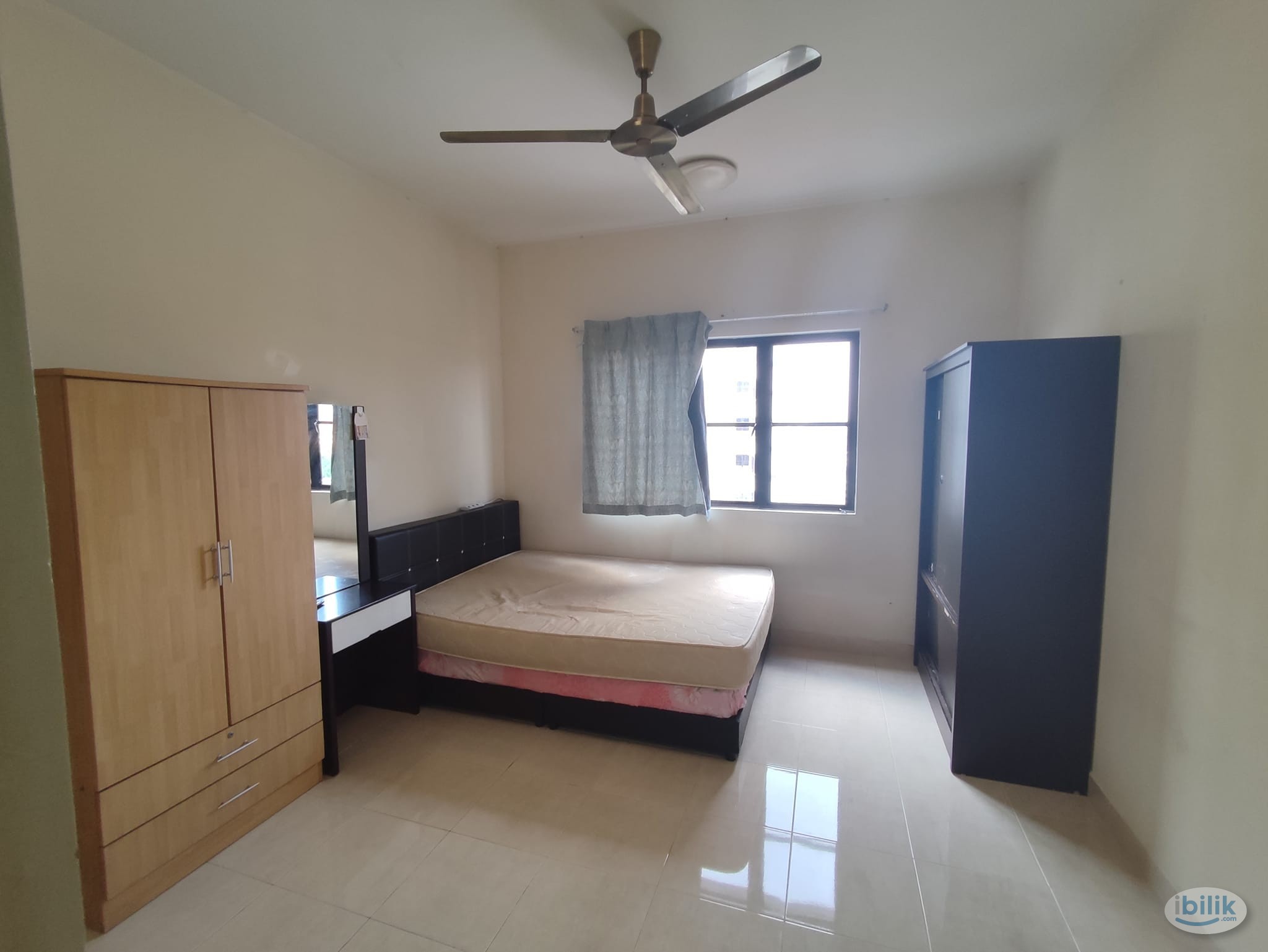 Master room available at pelangi utama - Image 1