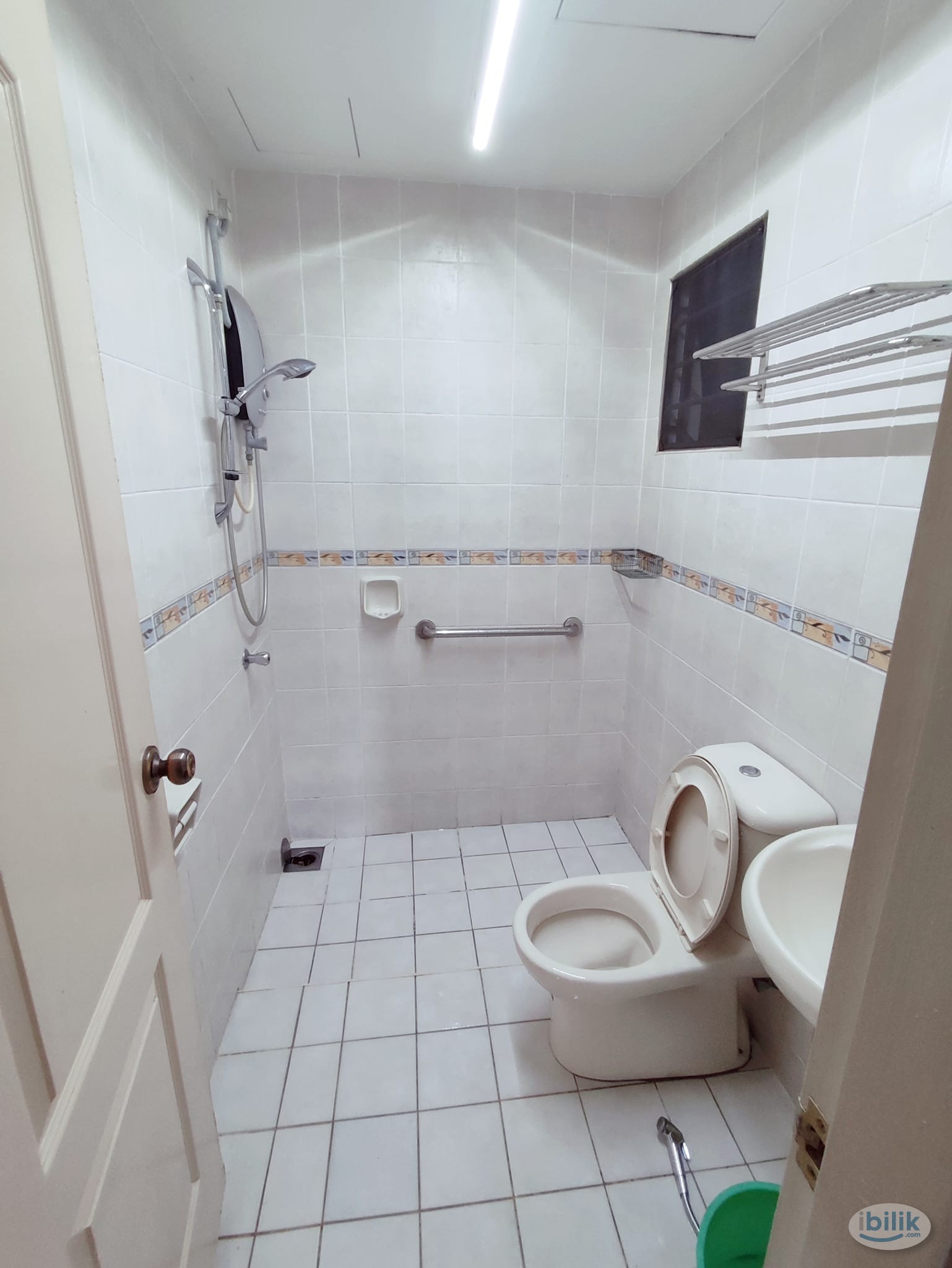 Single room available at pelangi utama - Image 2