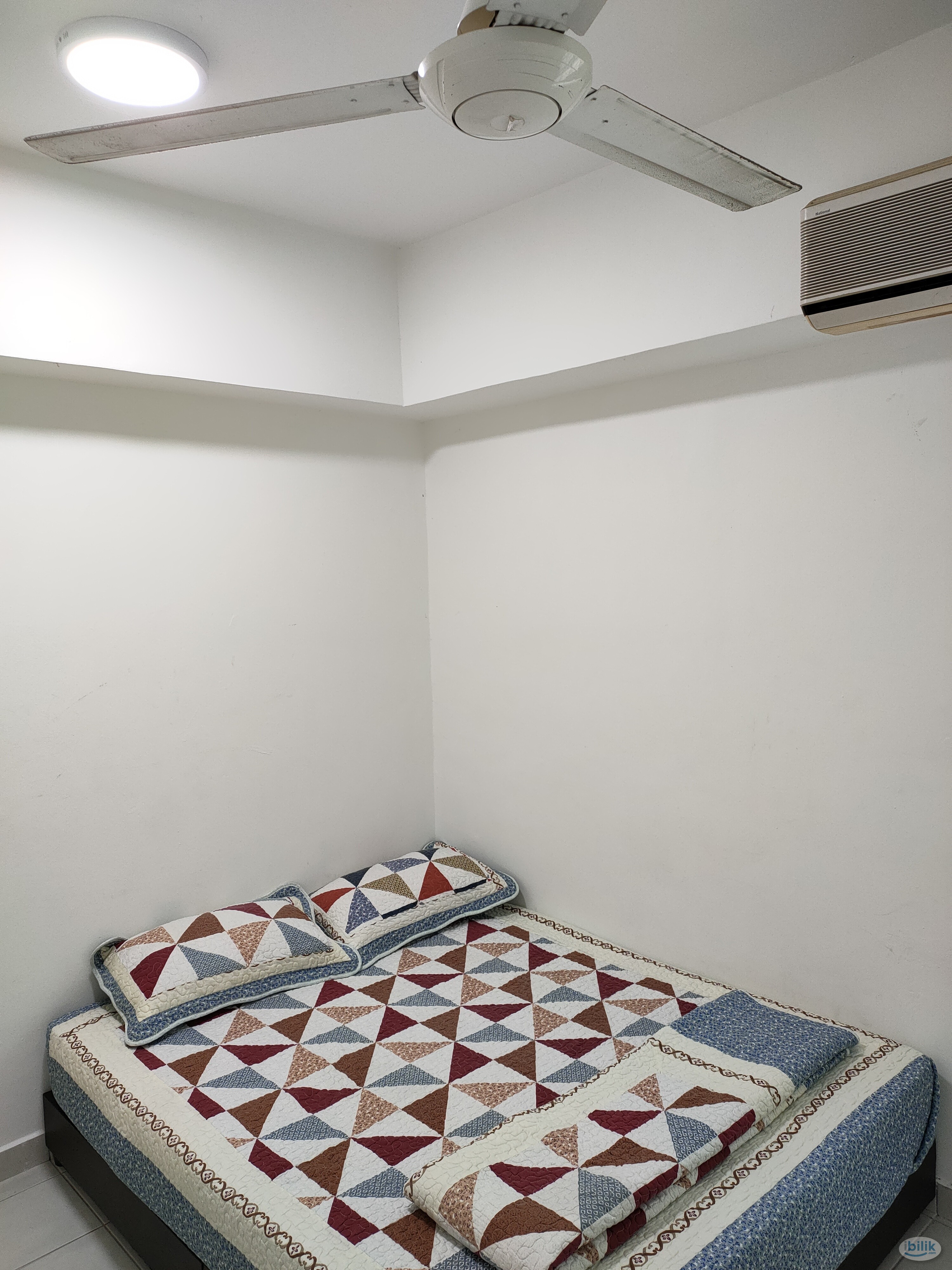 Middle Room at Sri Dahlia Apartment, Kajang - Image 1