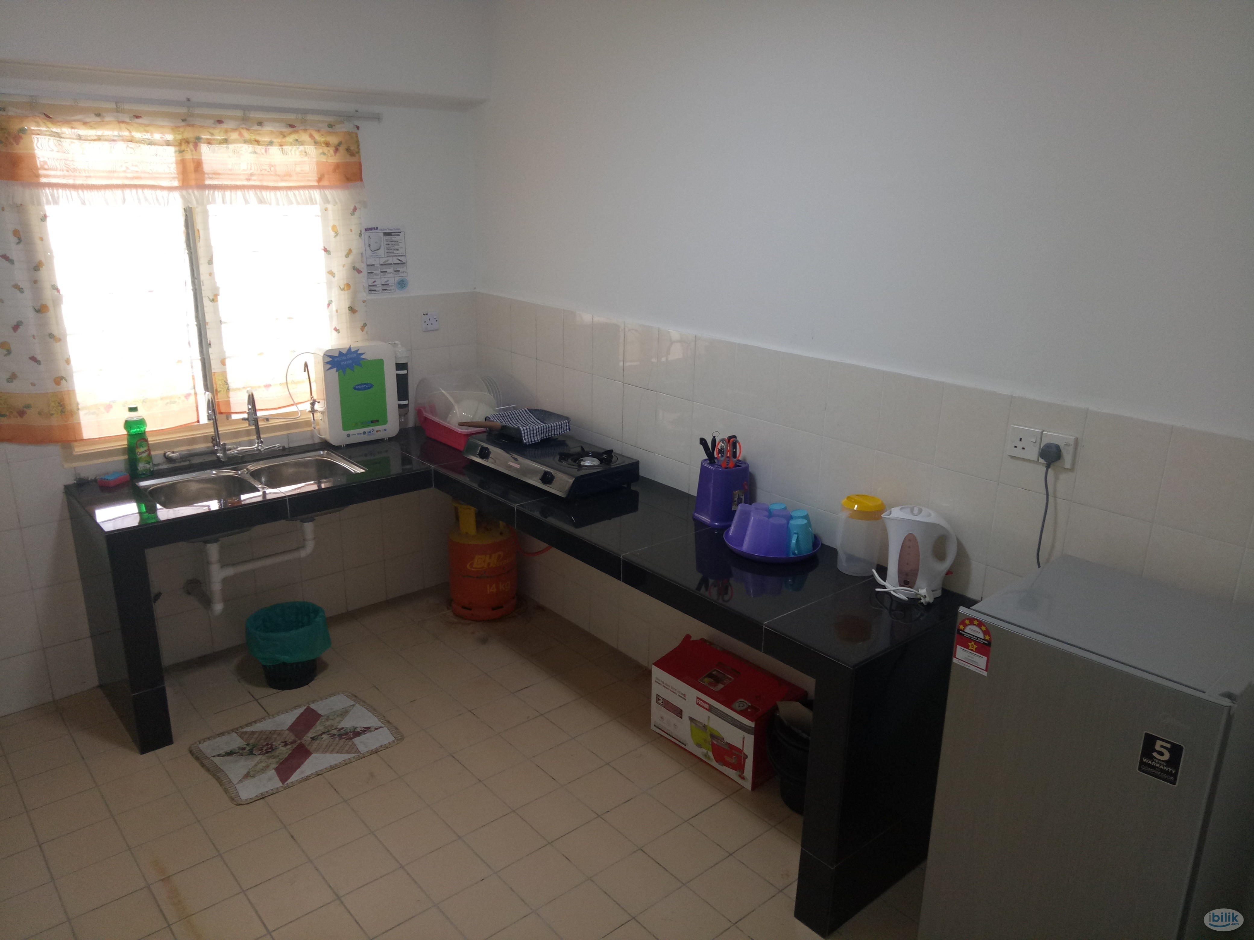 Middle Room at Sri Dahlia Apartment, Kajang - Image 3