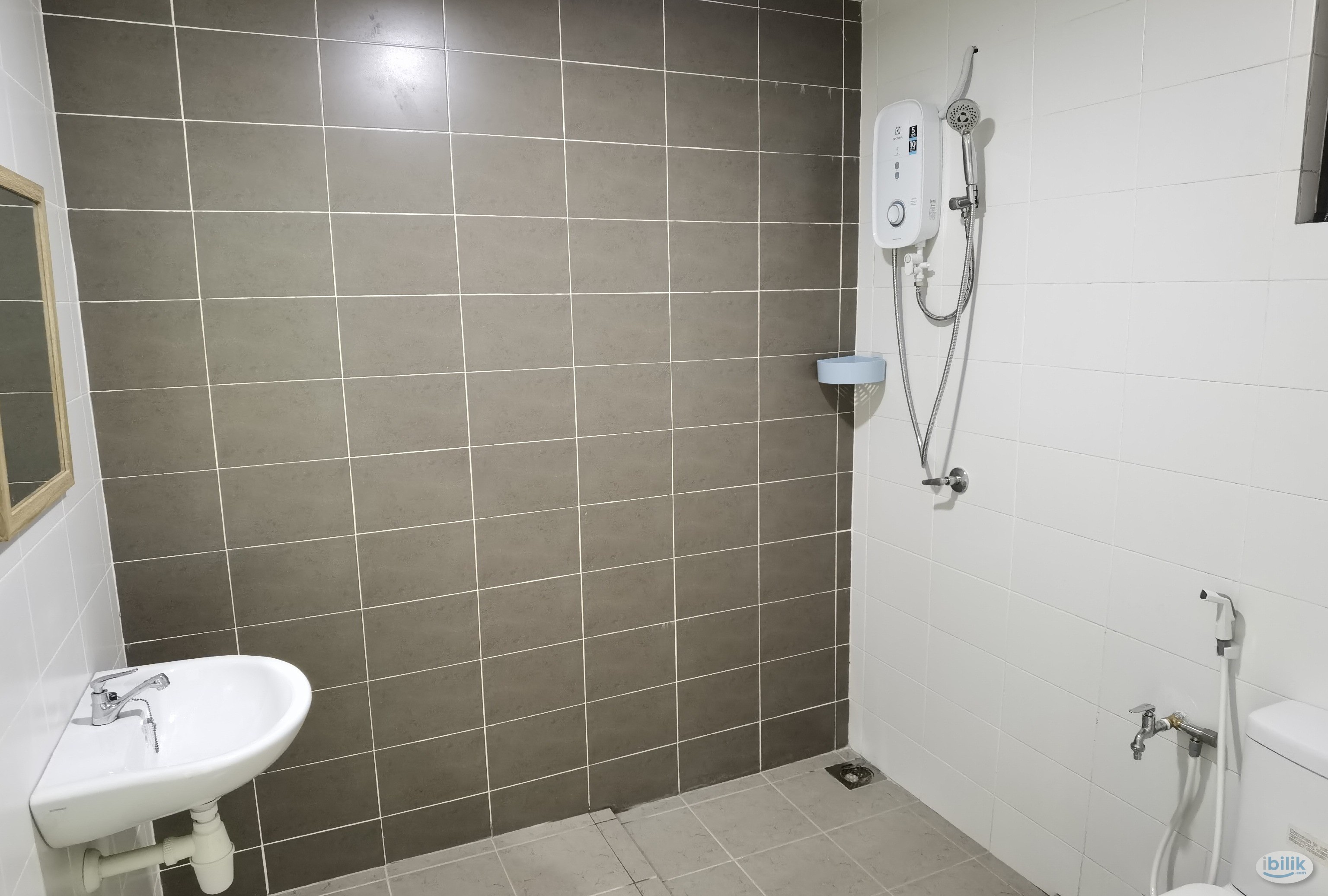Single Room at The One, Bayan Baru - Image 2