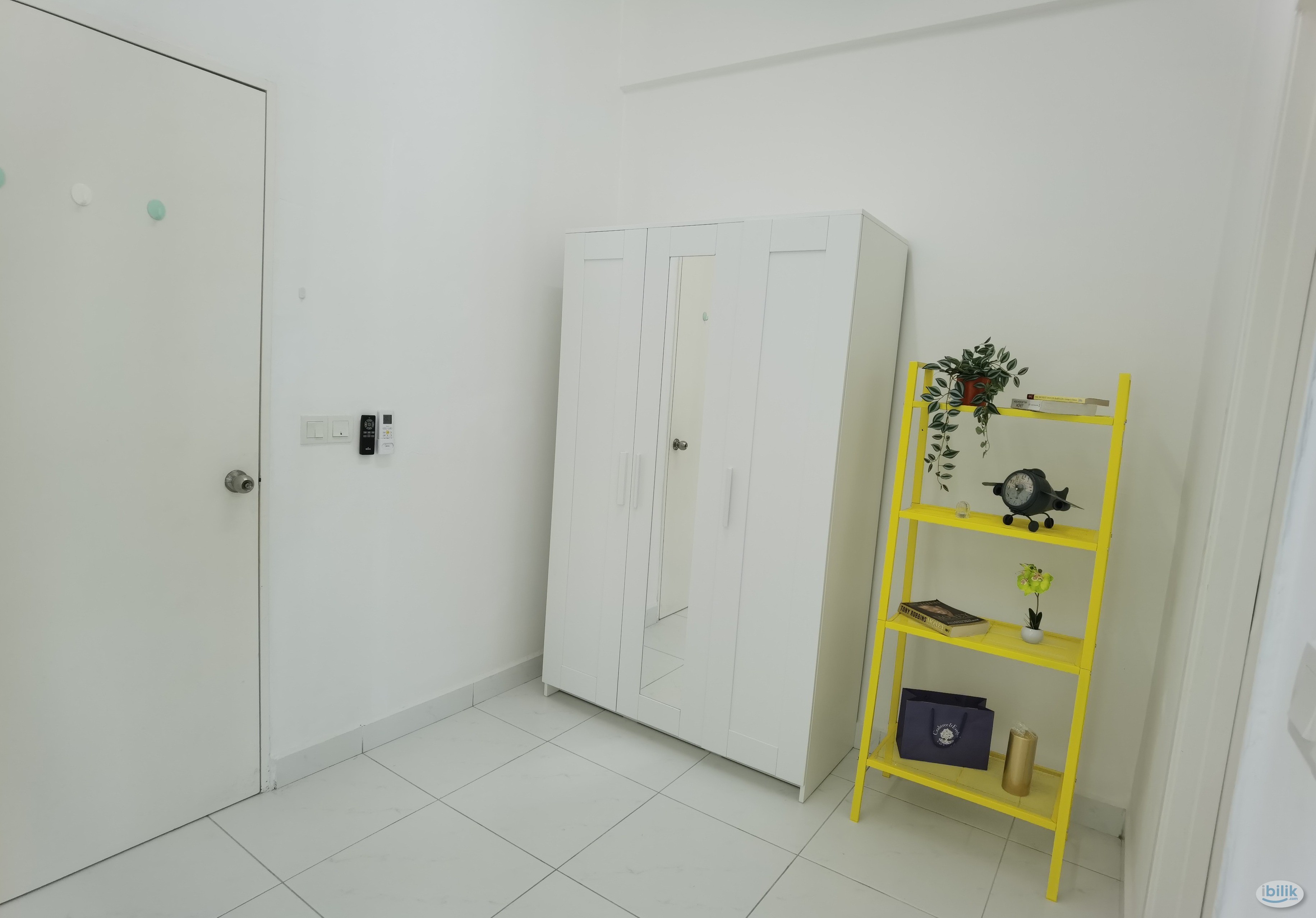 Master Room at Elit Heights, Bayan Baru - Image 1