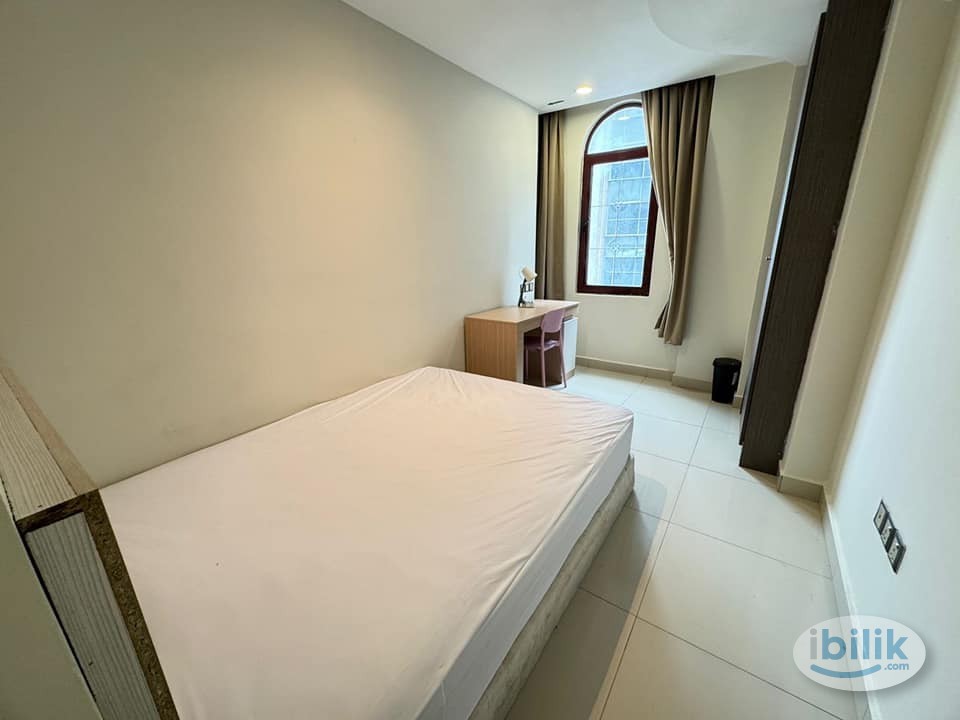 [Mountbatten] Private Queen Room with Private Bathroom 🚽 for Rent in Petaling Street - Image 2