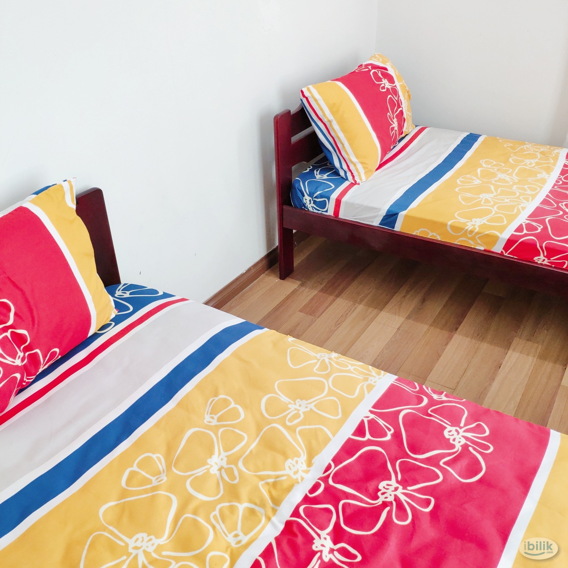 Middle Room with 2 Single Beds, 24 Hour Safe Security near Mines, Balakong, Serdang Raya, UPM, Univ 360, IOI City Mall,  - Image 1