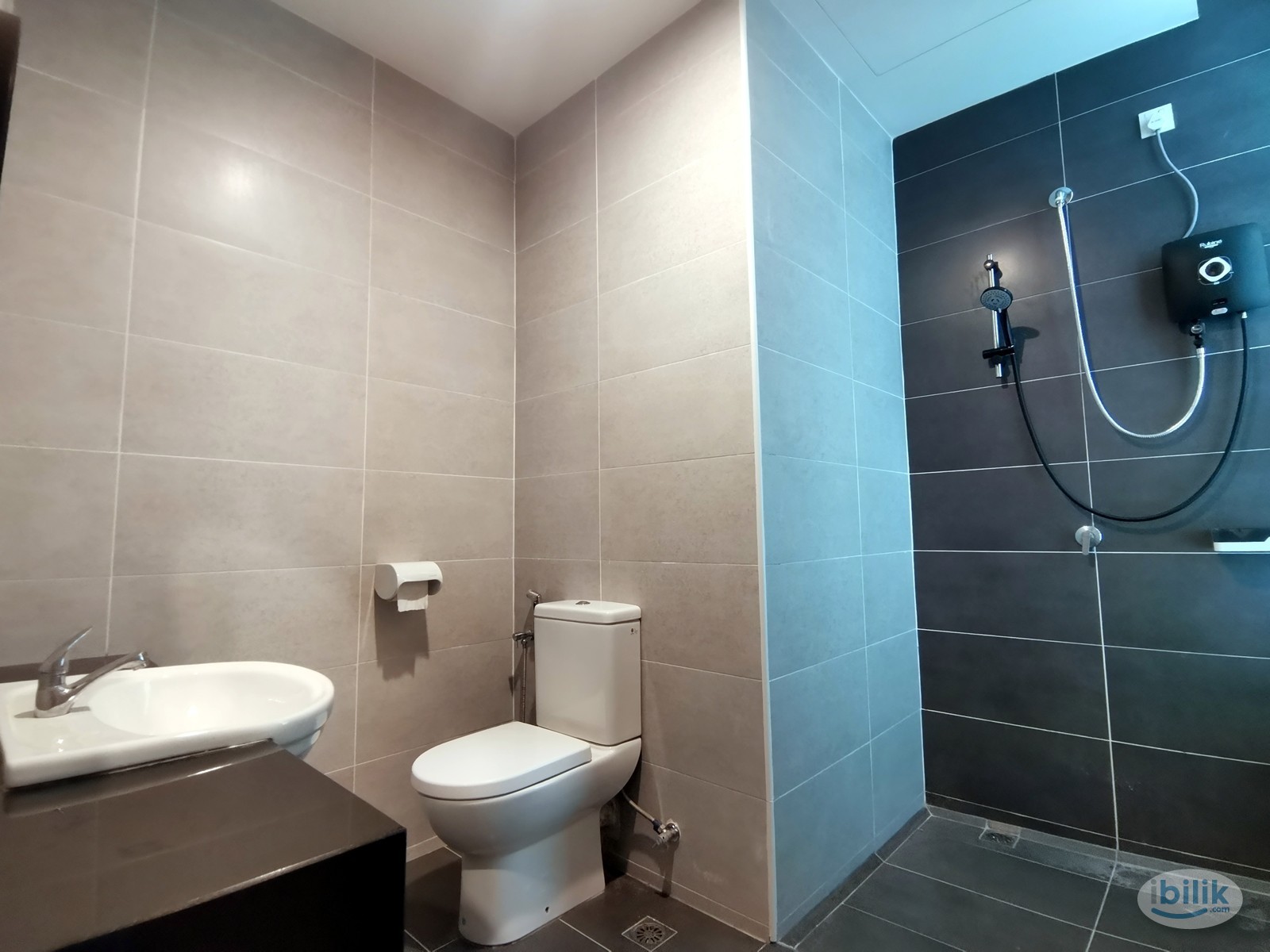 Bhive Coliving – Junior Suite (Room 3) at D’ Festivo Residences, Ipoh - Image 5