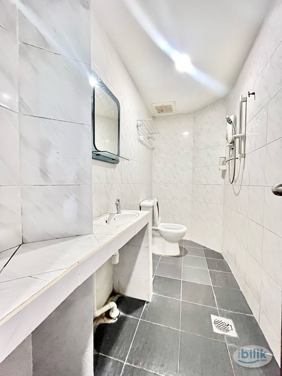 5 min walk to Maluri MRT LRT, Master Room @ Dragon Inn Hotel Maluri Cheras, attached bathroom, Aeon Maluri, Velocity, My - Image 3