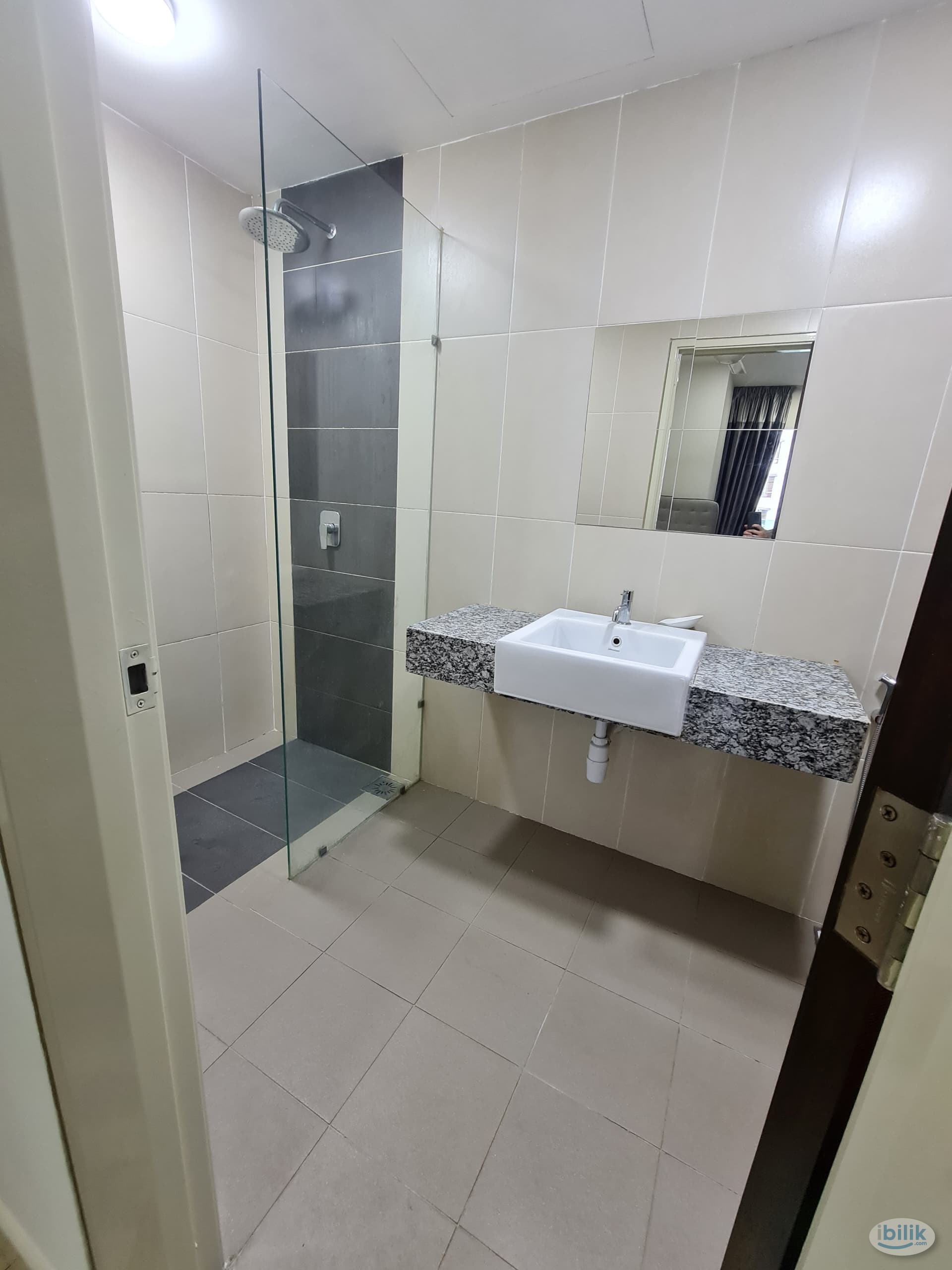 RES 280 Master room, Private Bathroom, Walking distance to selayang hospital, KLCC view - Image 4