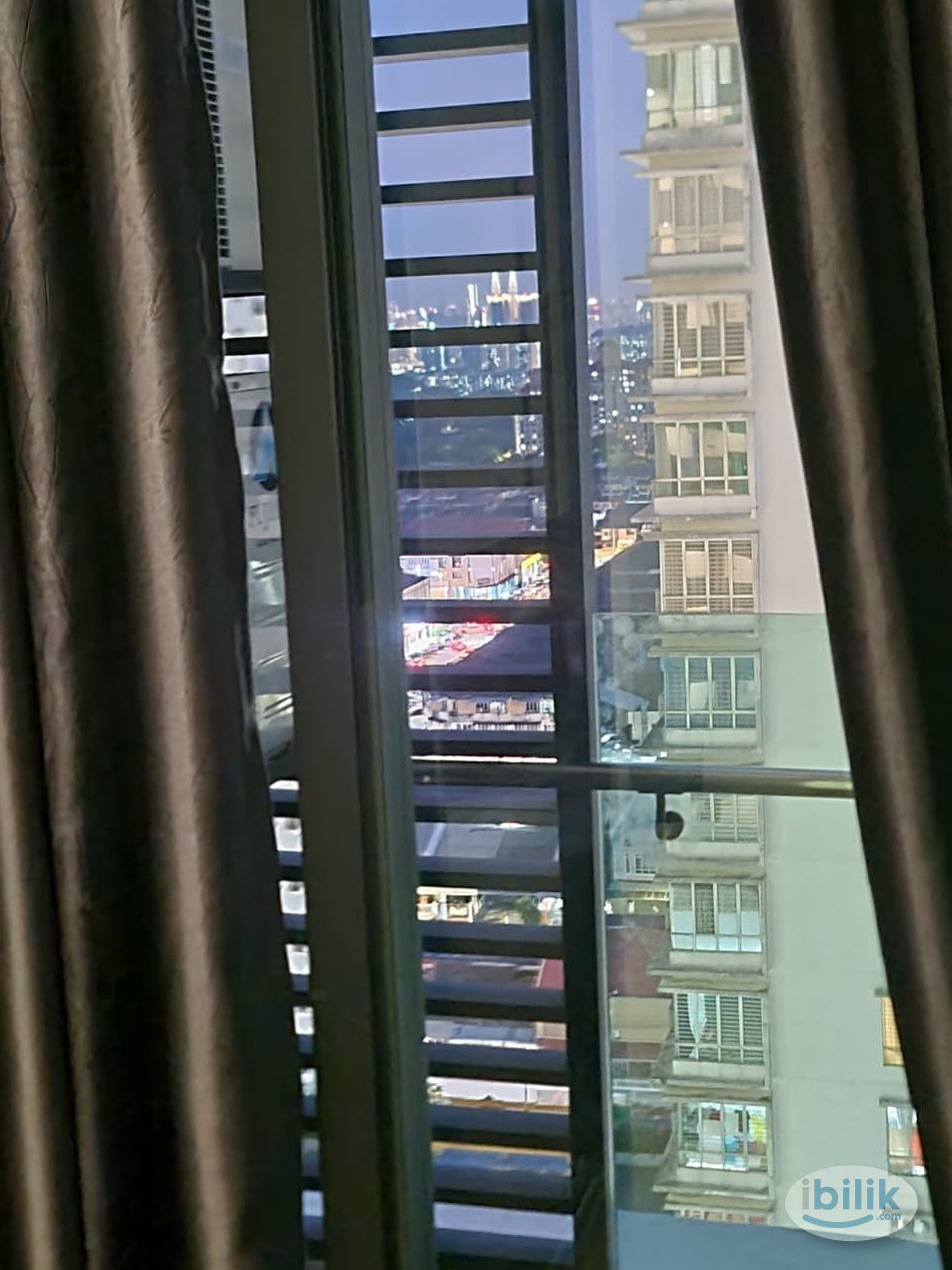 RES 280 Master room, Private Bathroom, Walking distance to selayang hospital, KLCC view - Image 5