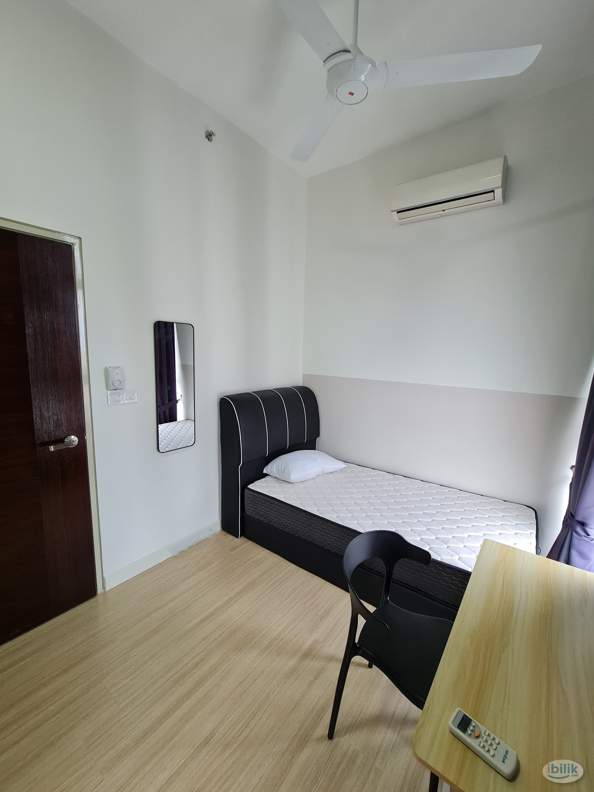 SIngle Private Room with KLCC view, Shared bathroom with 1 other room only - Image 2
