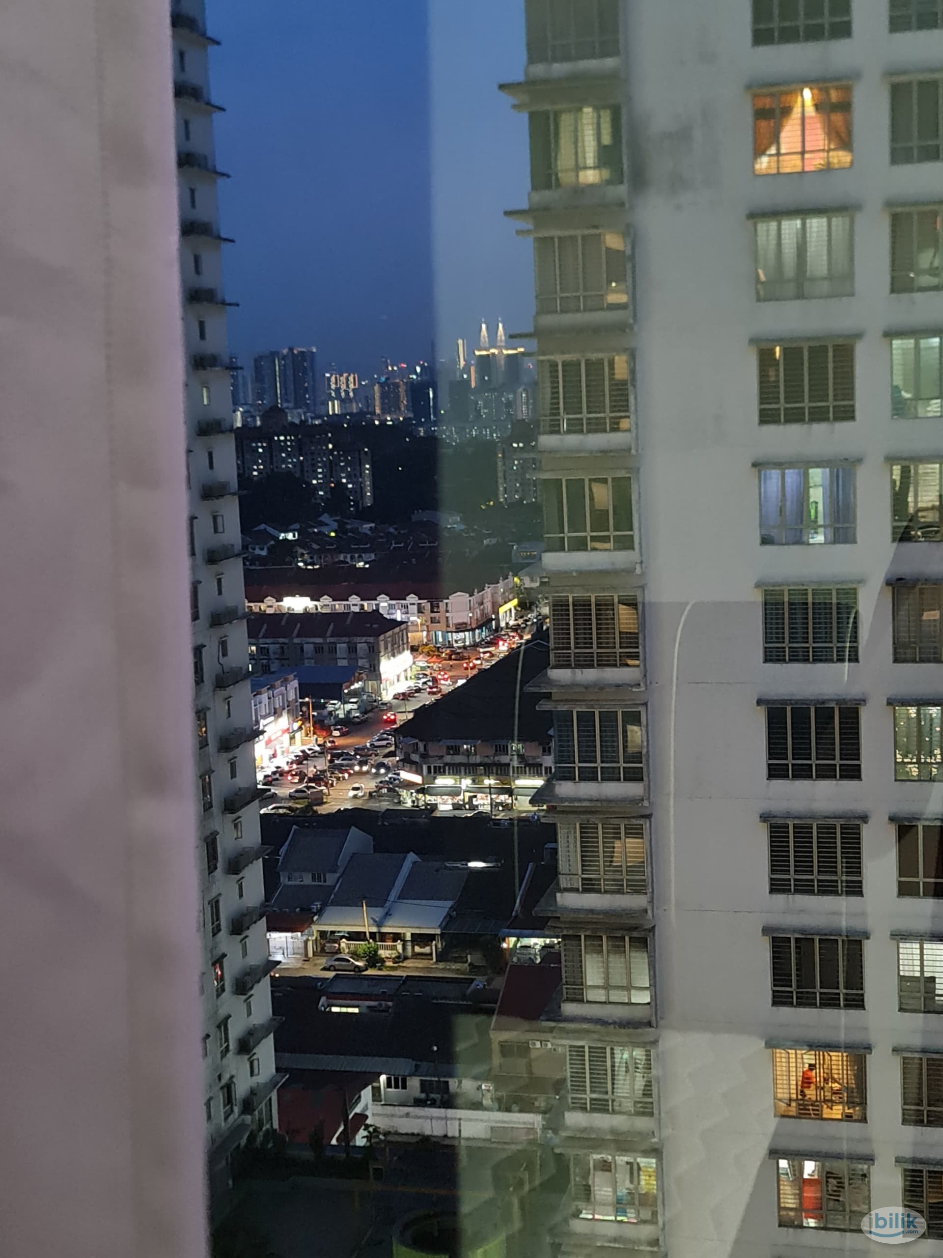 SIngle Private Room with KLCC view, Shared bathroom with 1 other room only - Image 5