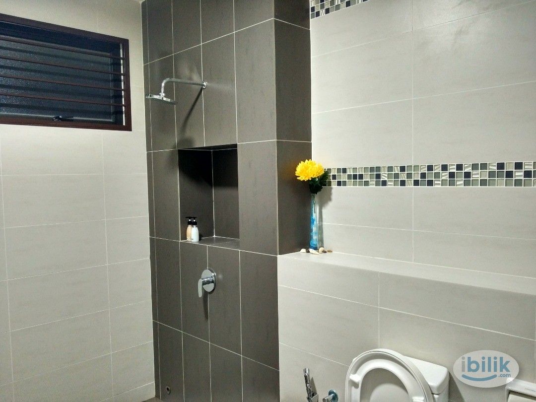 Entire 3rd floor Master Bedroom at Setia Alam, Shah Alam - Image 1