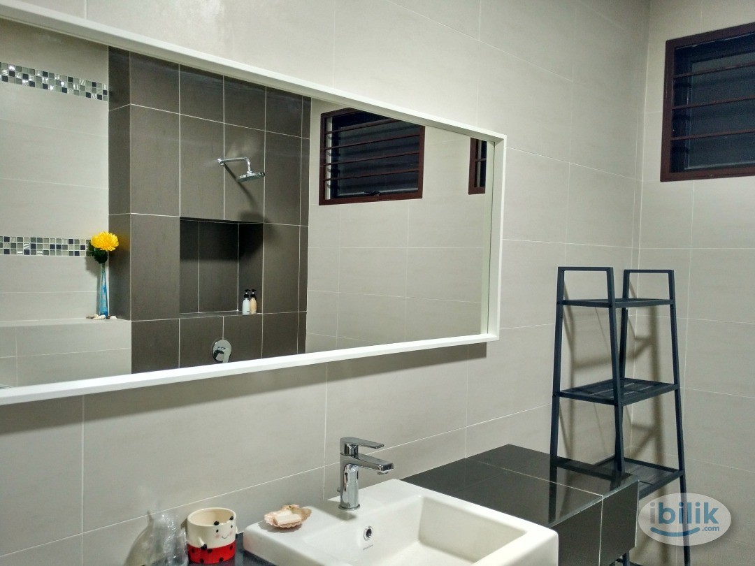 Entire 3rd floor Master Bedroom at Setia Alam, Shah Alam - Image 2