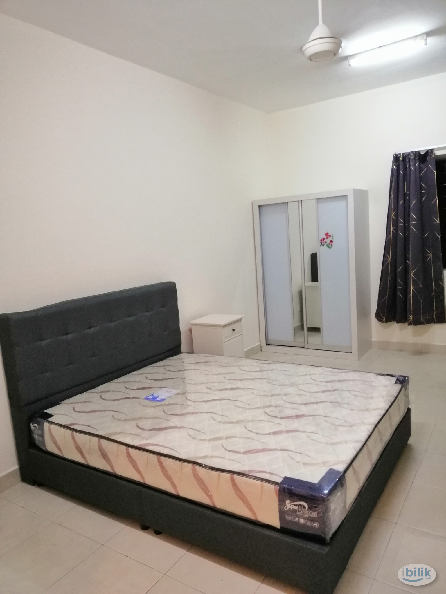Master room at pelangi utama condo - Image 1