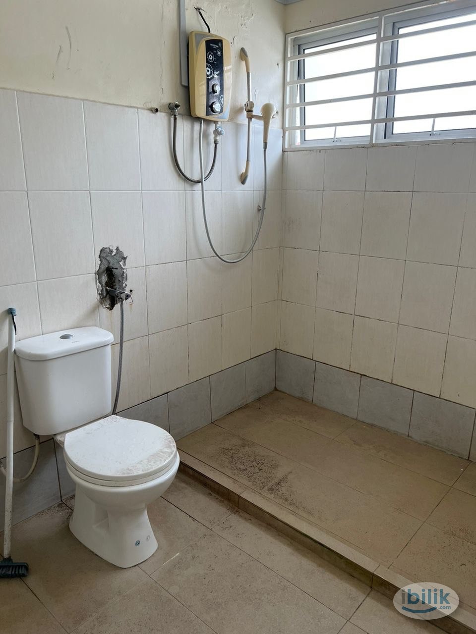 Attached sharing bathroom middle room at SS18, Subang Jaya - Image 3