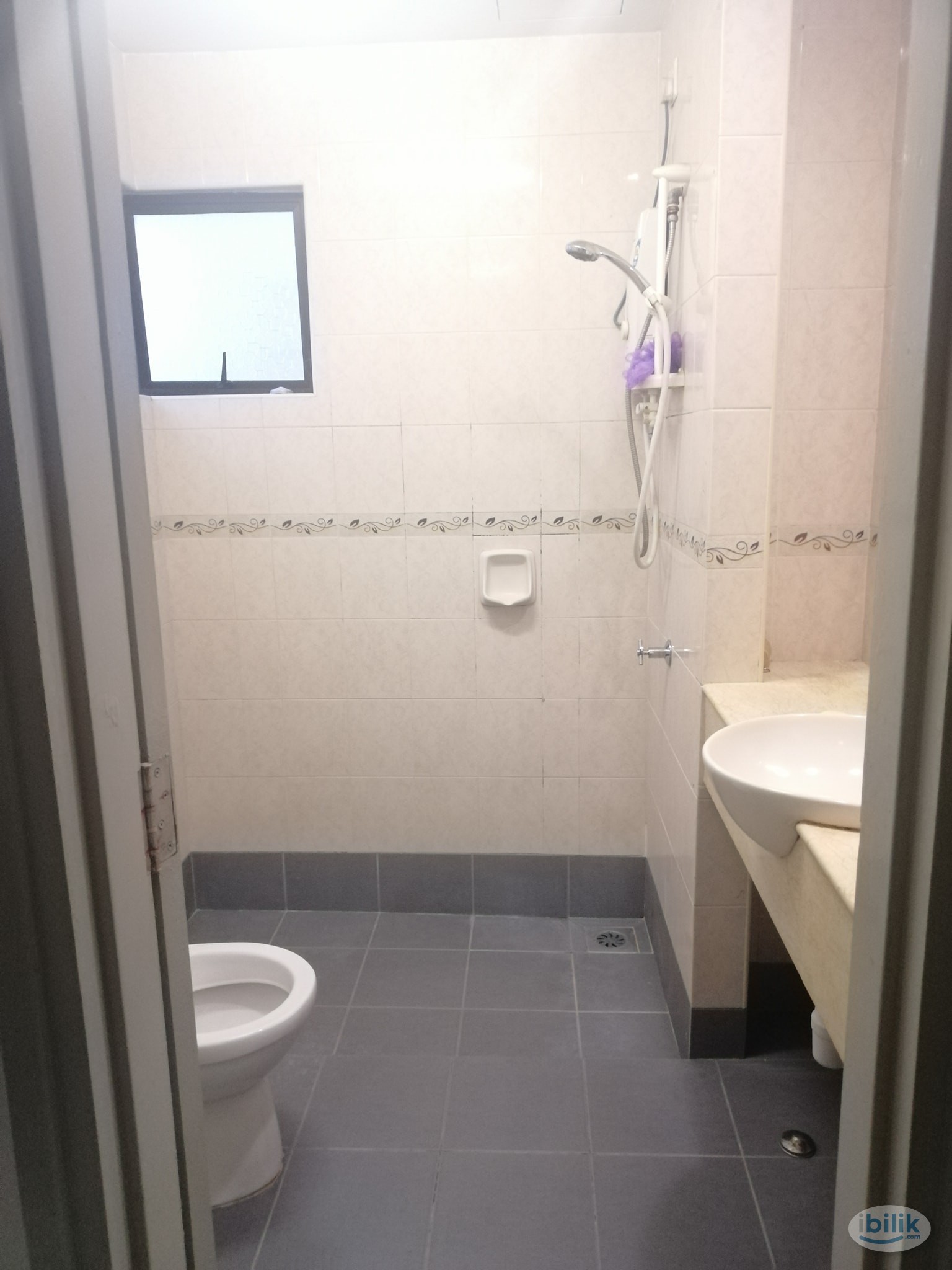 Female Single room available at pelangi  utama - Image 1