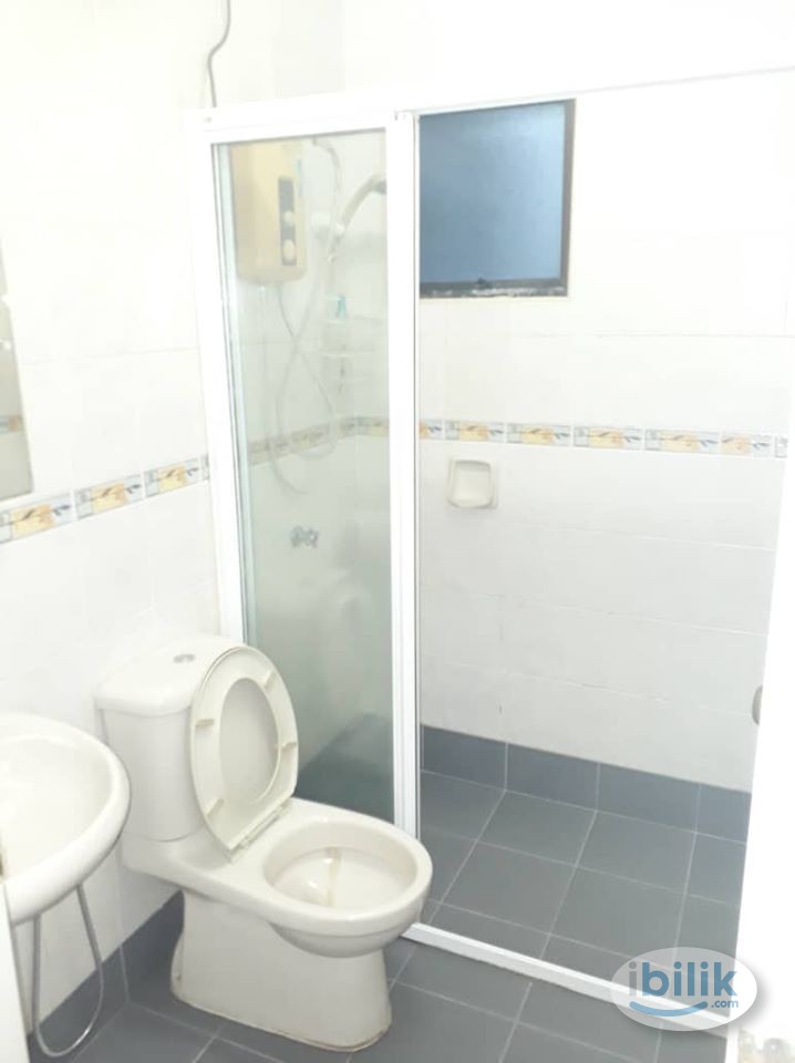 Female Middle room available at pelangi utama - Image 1